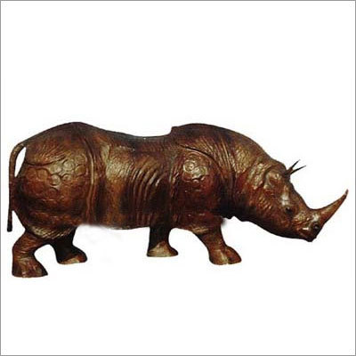 चमड़े से भरा हुआ गैंडा