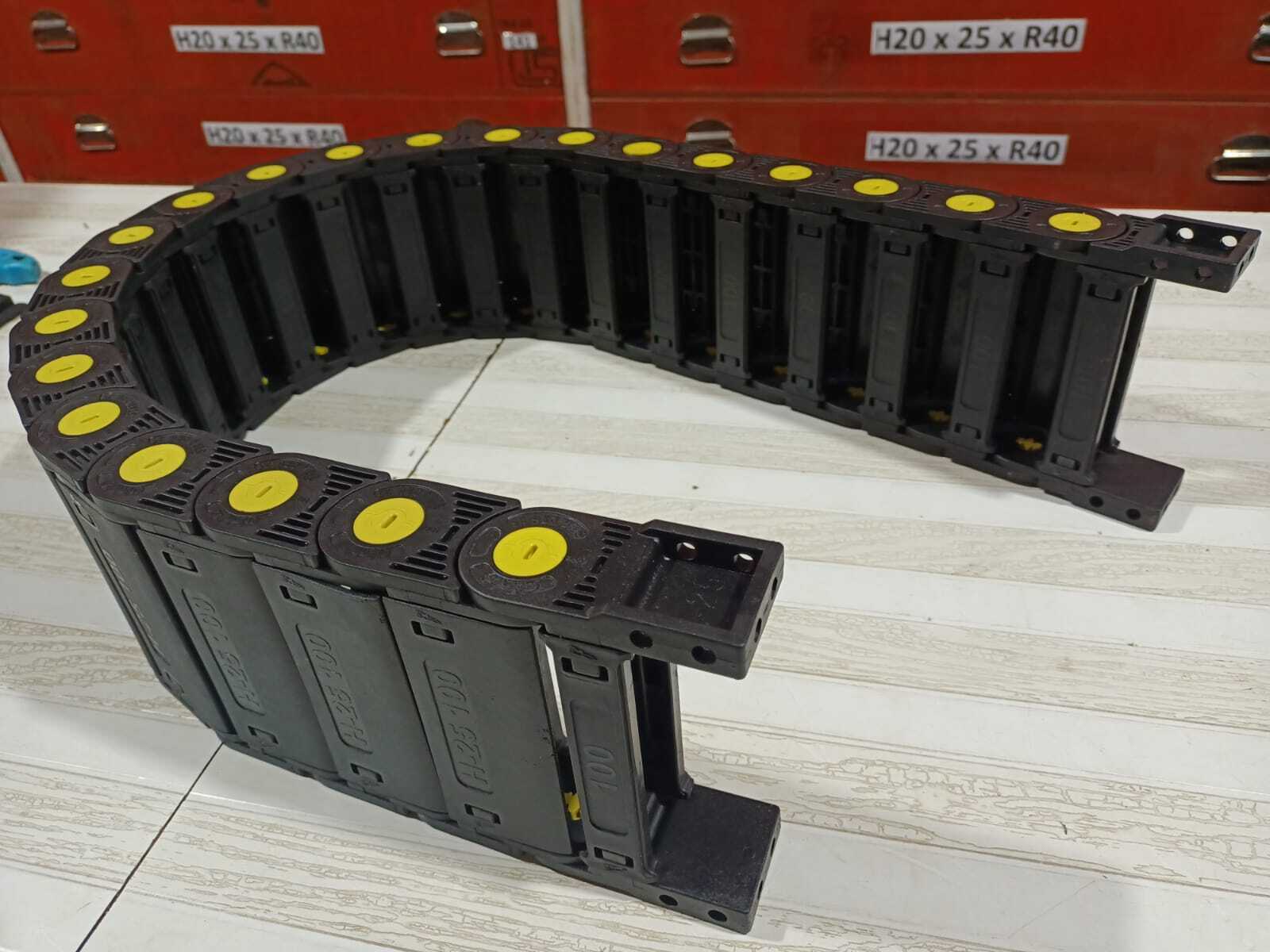 Drag Chain 35x35 Semi Closed Chain - Application: Construction