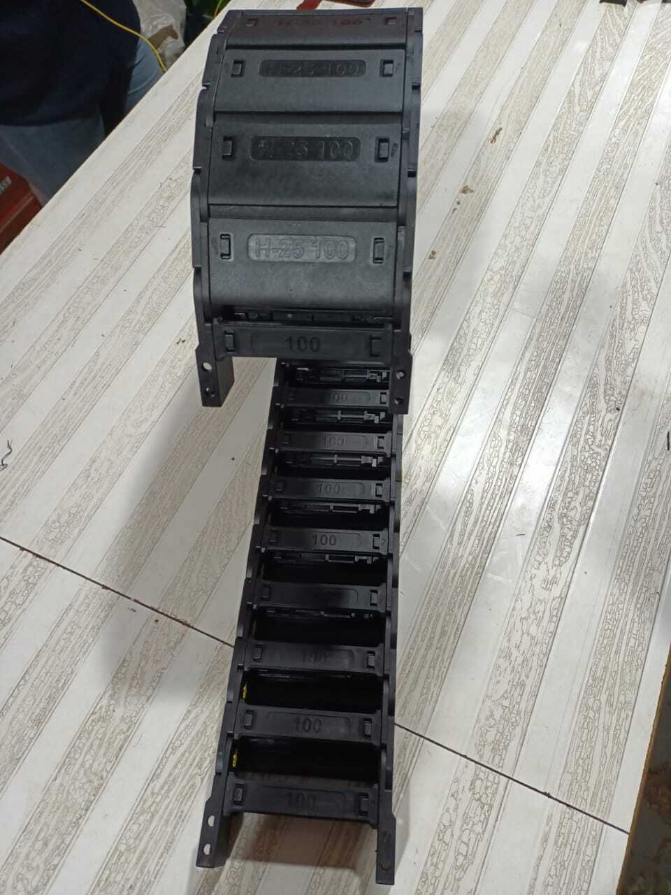 Drag Chain 35x35 Semi Closed Chain - Application: Construction