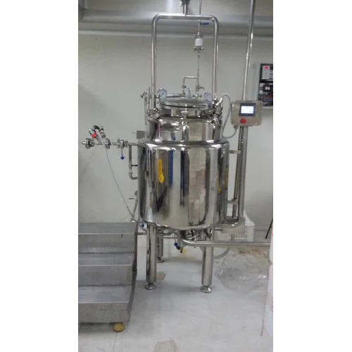 Stainless Steel Mixing Tank - 250000 Milliliter Capacity, Silver Color, Round Shape , High Thermal Strength And Non-stick Coating For Easy Cleaning