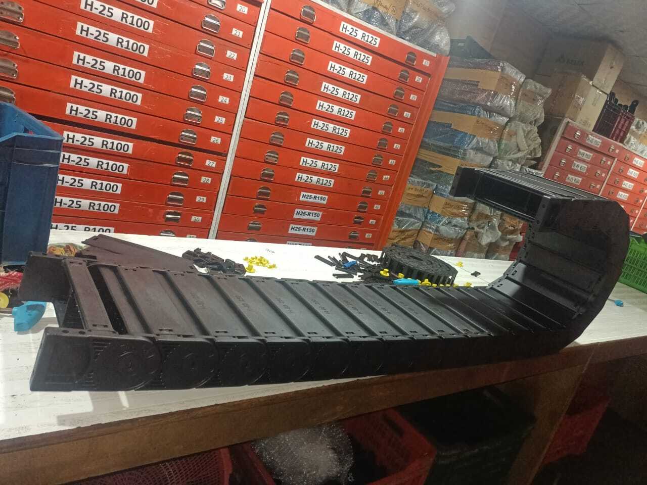 Cable Drag Chain 60x250 Semi Closed Type - Application: Construction