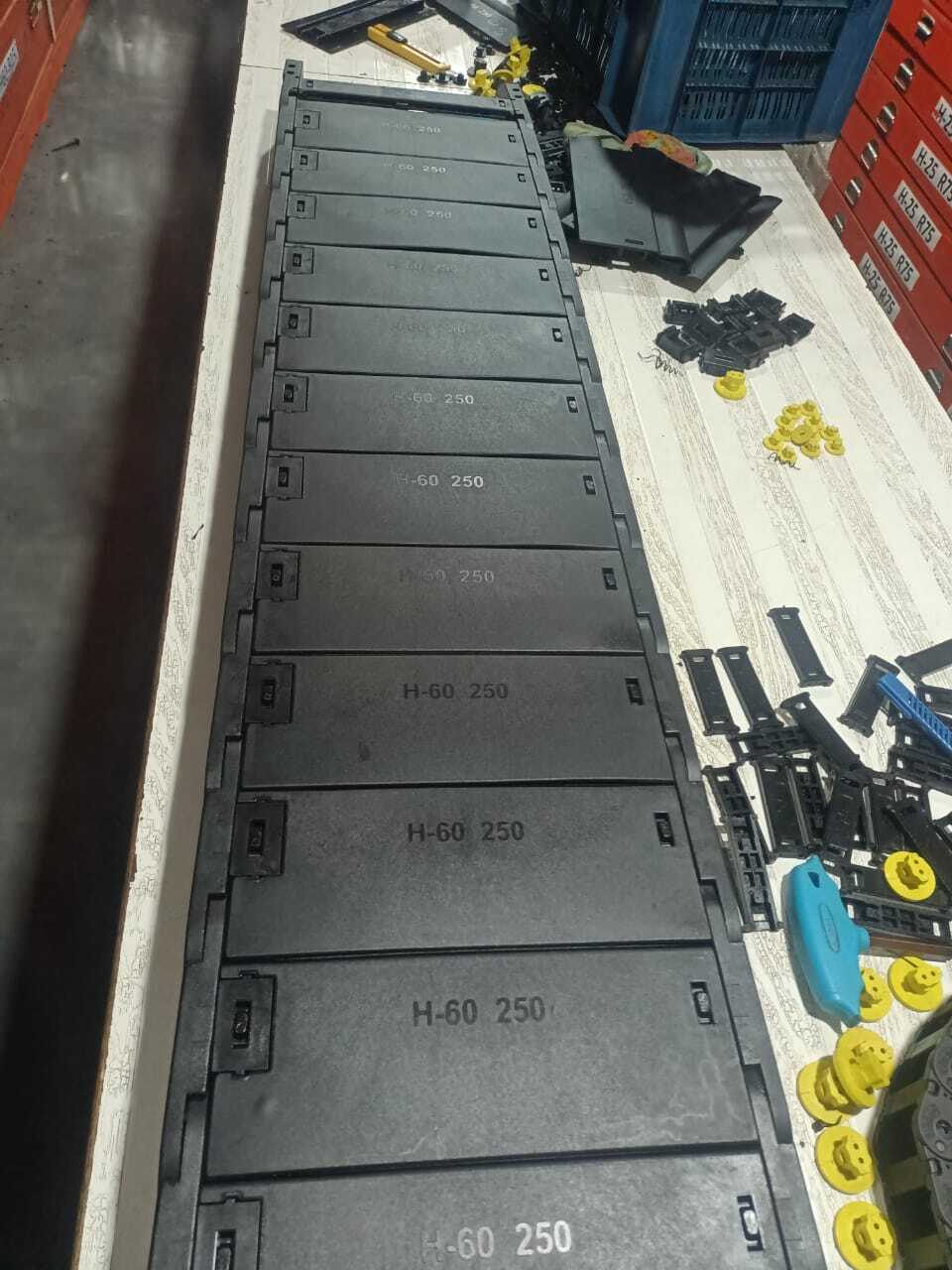 Cable Drag Chain 60x250 Semi Closed Type - Application: Construction