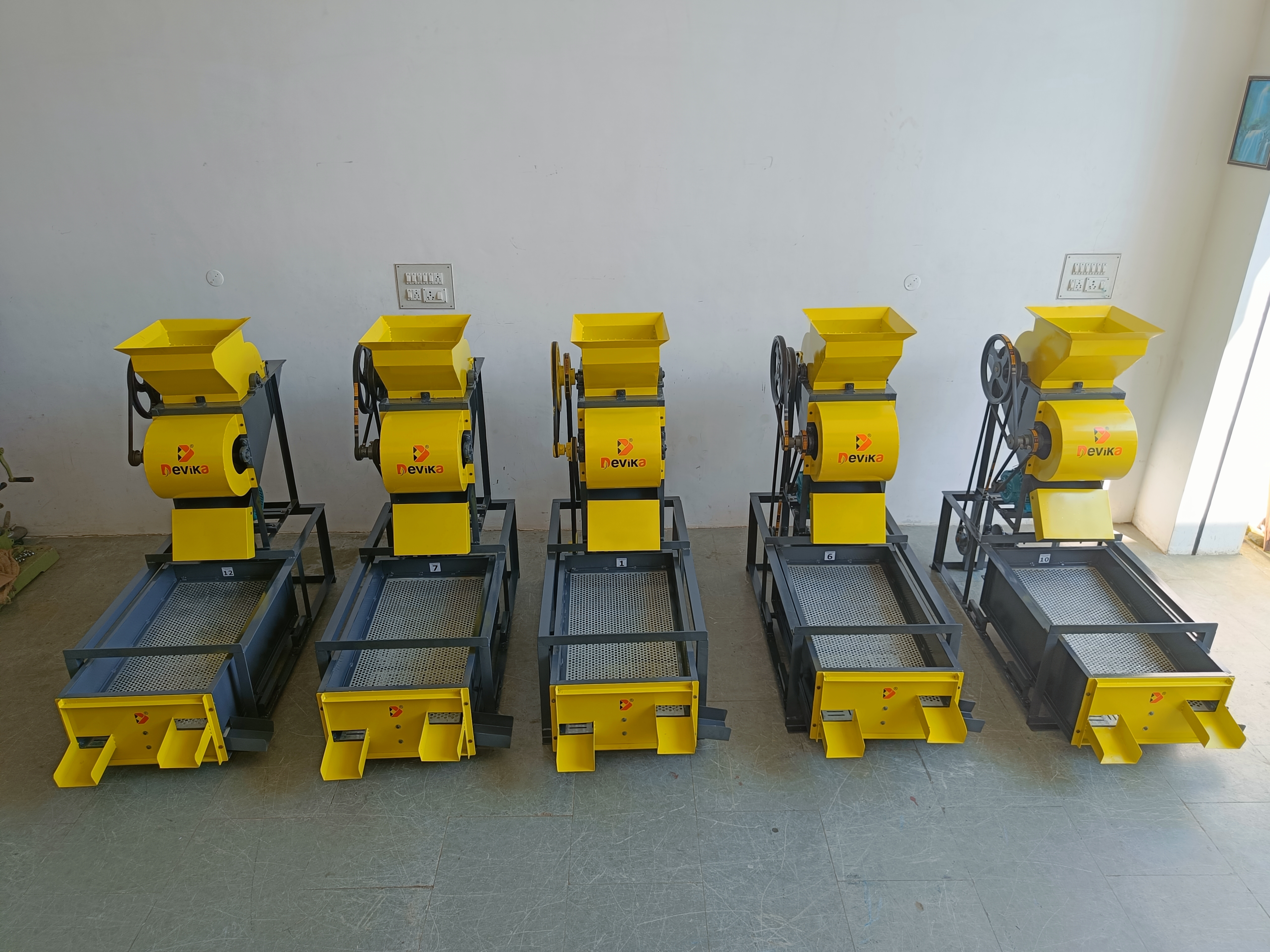Mini Decorticator Machine Capacity: 200-300 Kg/hr
