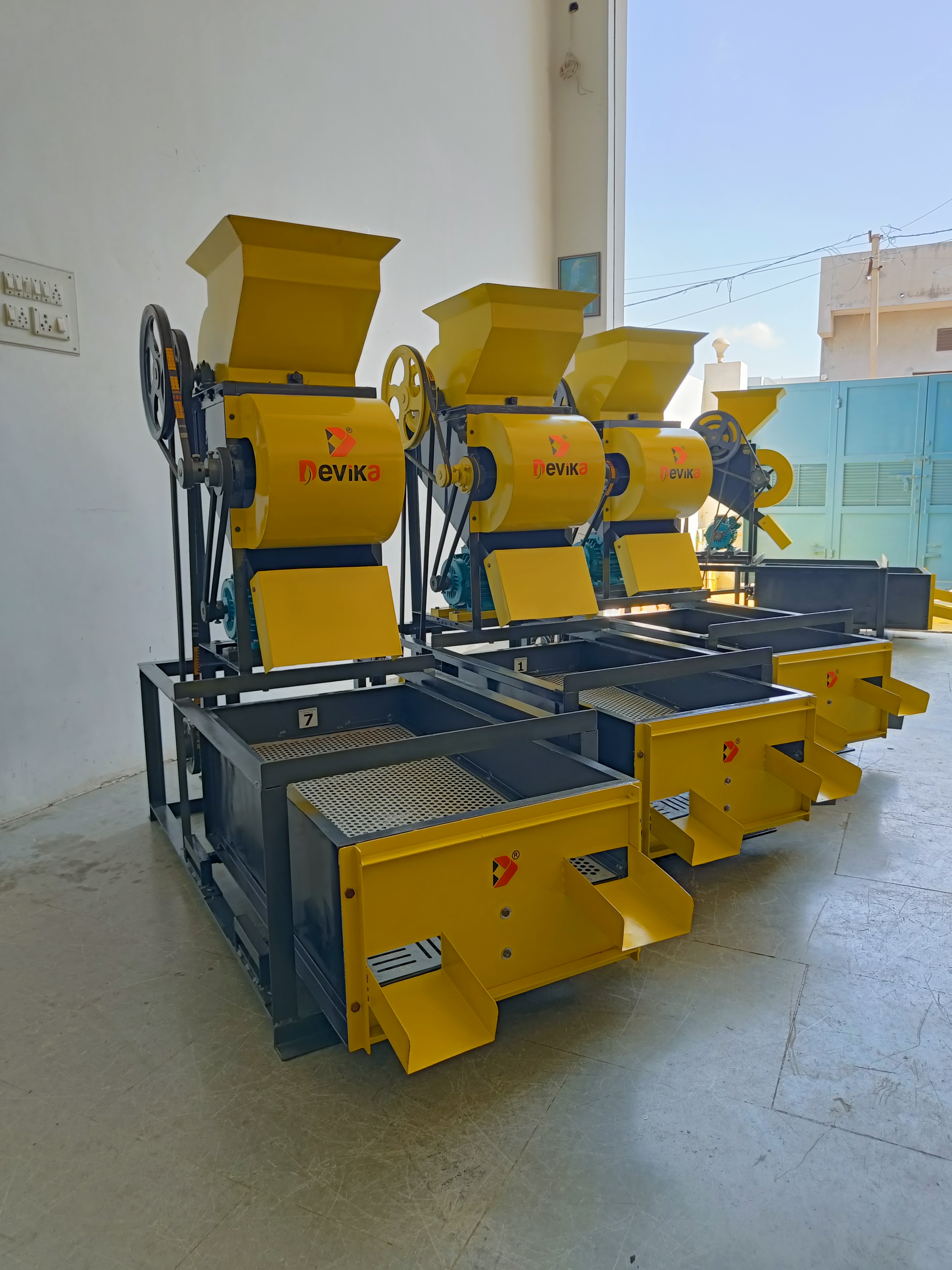Mini Decorticator Machine Capacity: 200-300 Kg/hr