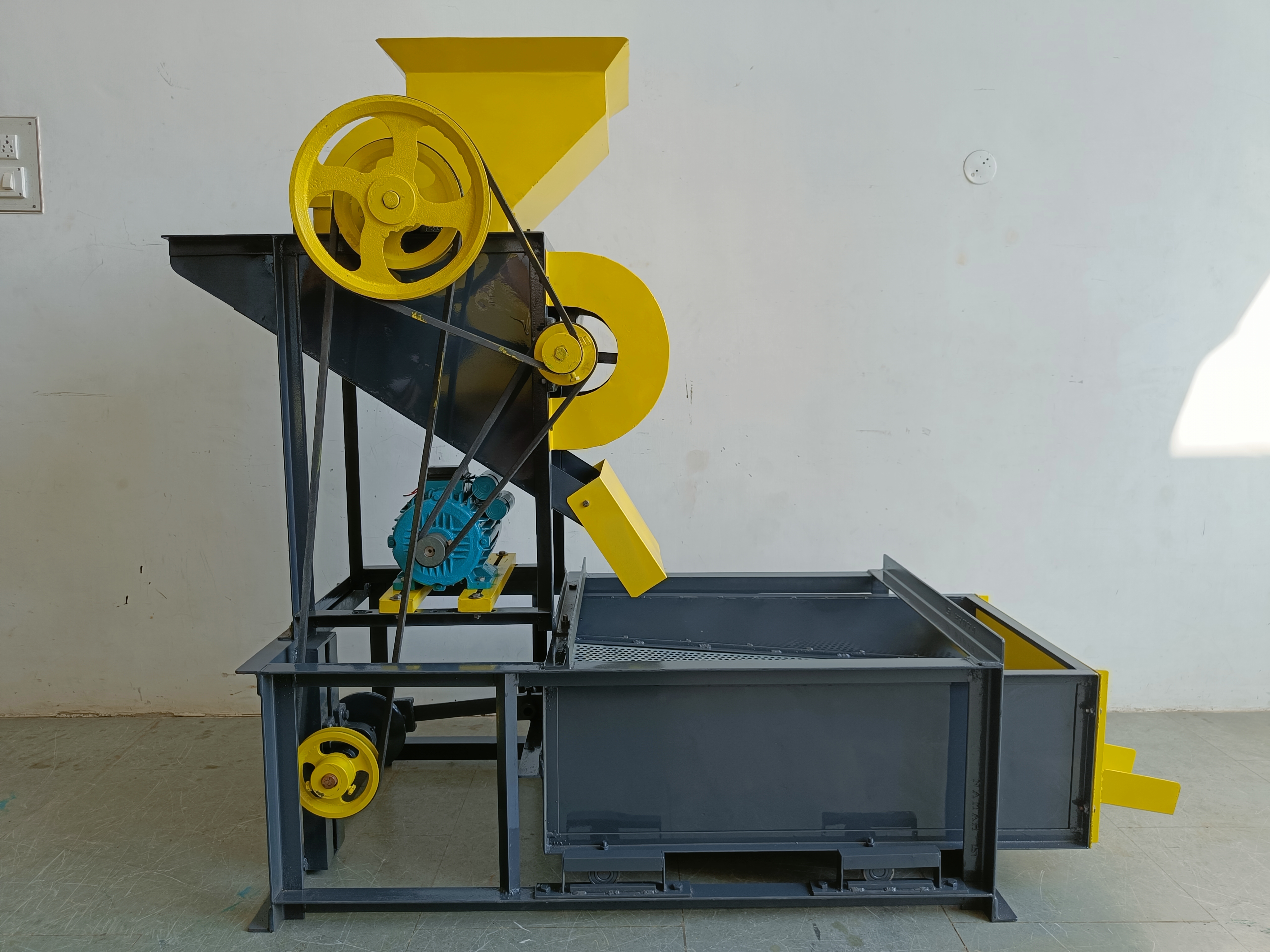 Mini Decorticator Machine Capacity: 200-300 Kg/hr
