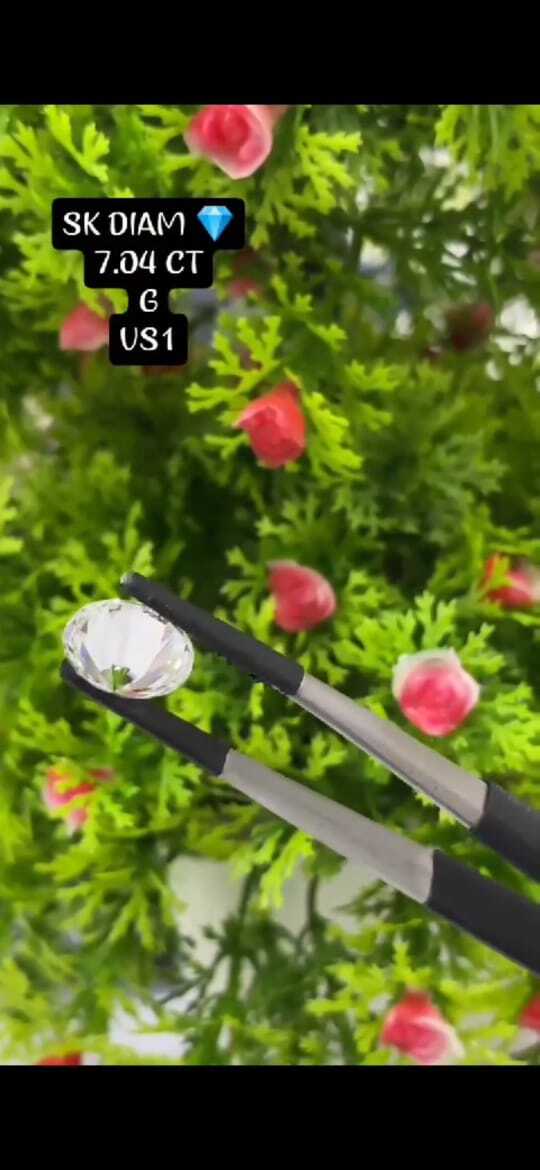 Round Diamond Lab - 7.04 Ct Vs1 Ideal Cut Diamond | Polish Enhancement, Superior Clarity