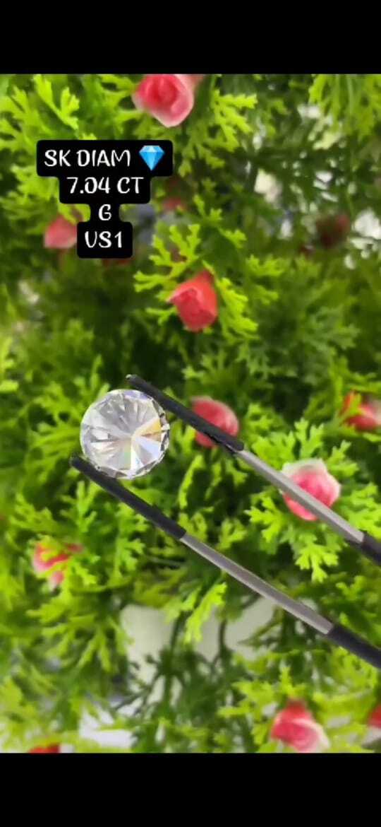Round Diamond Lab - 7.04 Ct Vs1 Ideal Cut Diamond | Polish Enhancement, Superior Clarity