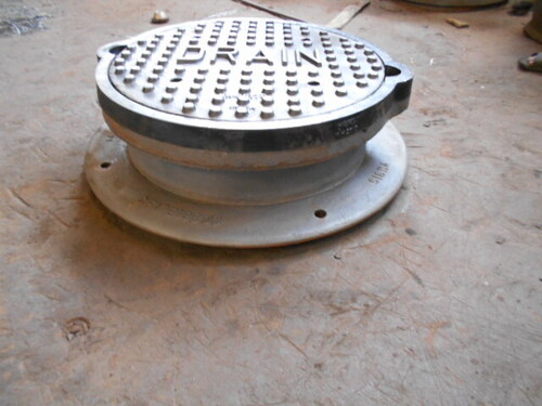 एक्सटेंशन रिंग के साथ मैनहोल फ्रेम और कवर