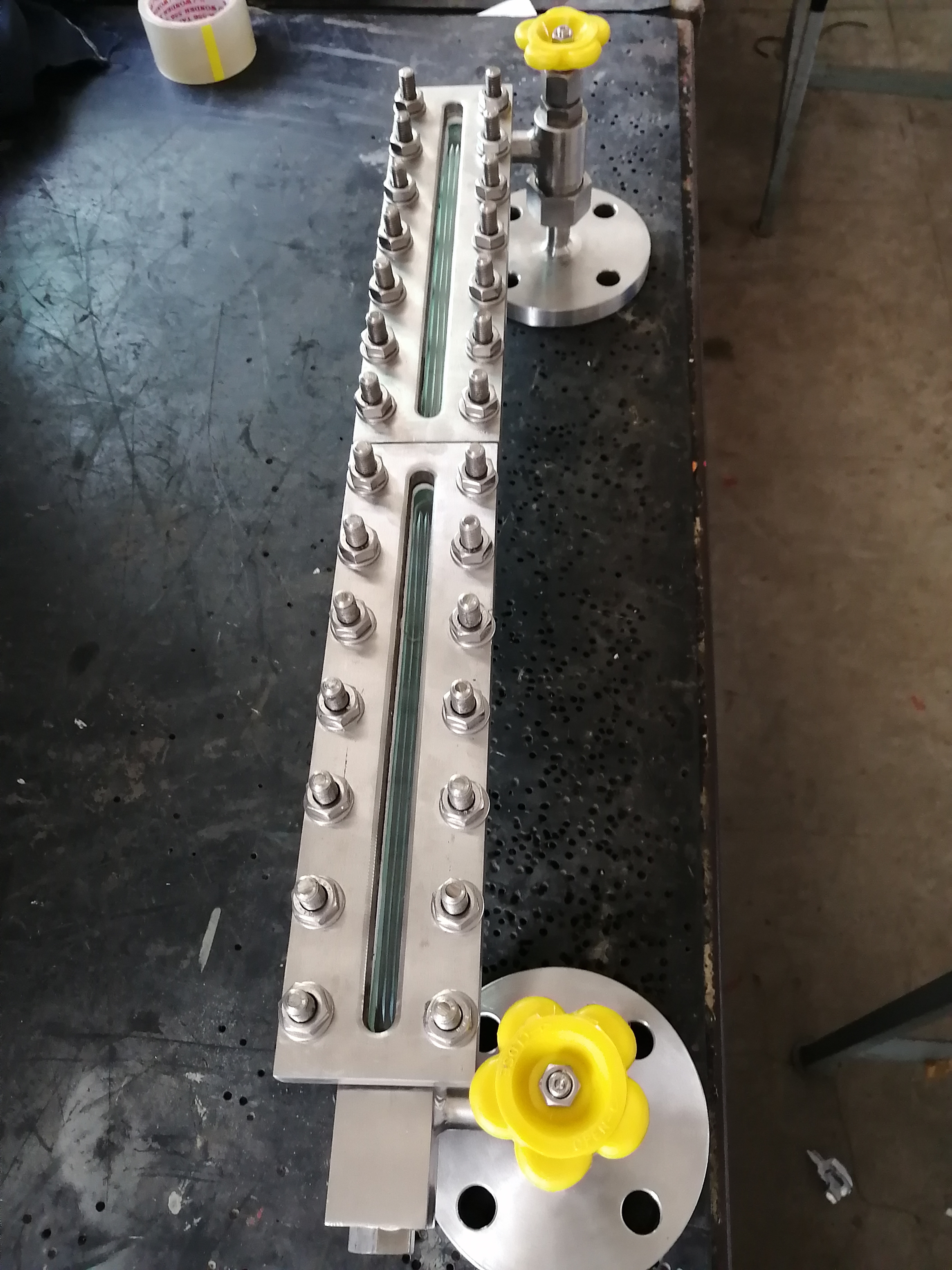 Liquid Level Indicator - Accuracy: -+ 10 Mm