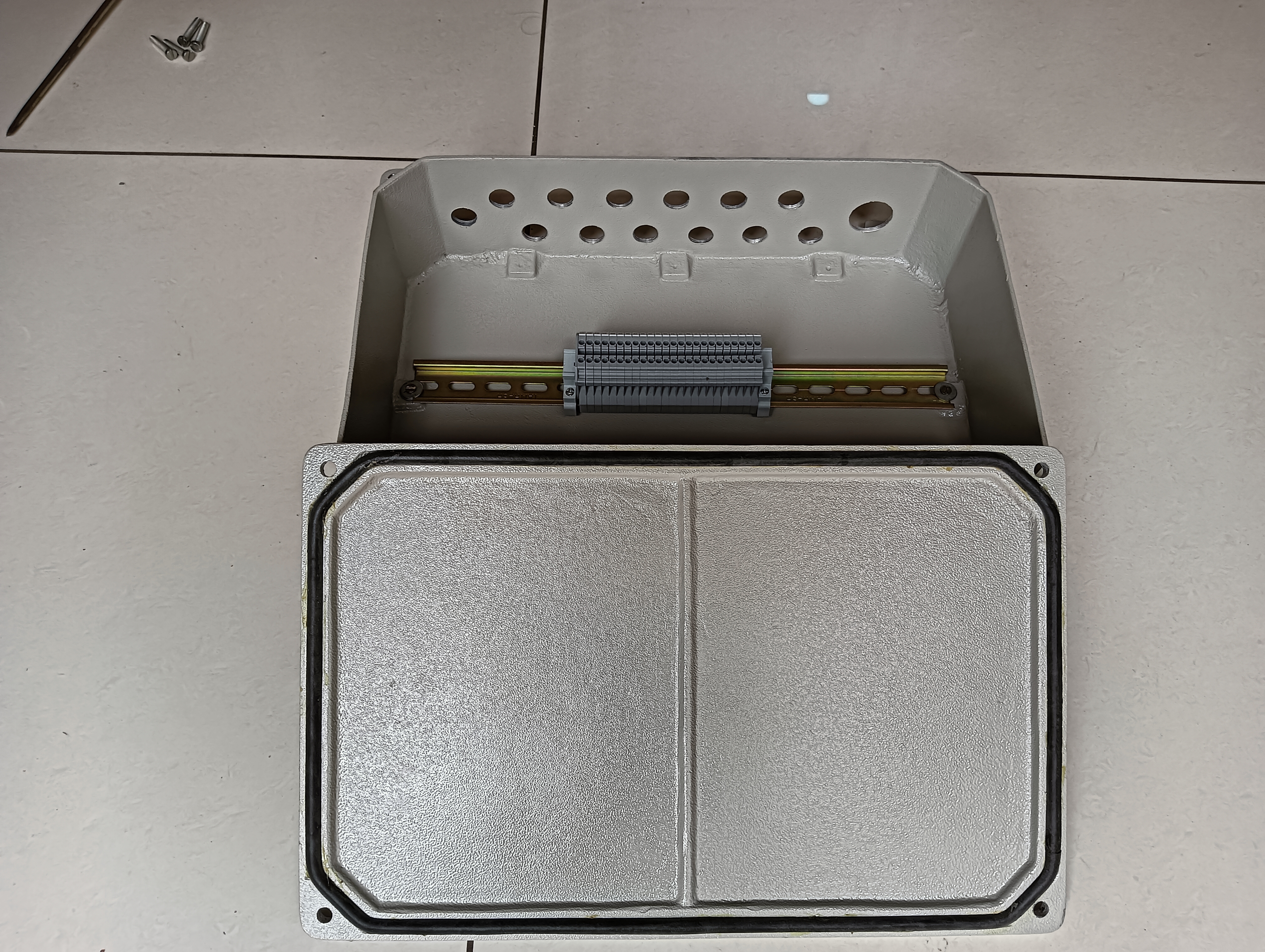 Weatherproof Junction Box Frequency (Mhz): 50 Hertz (Hz)