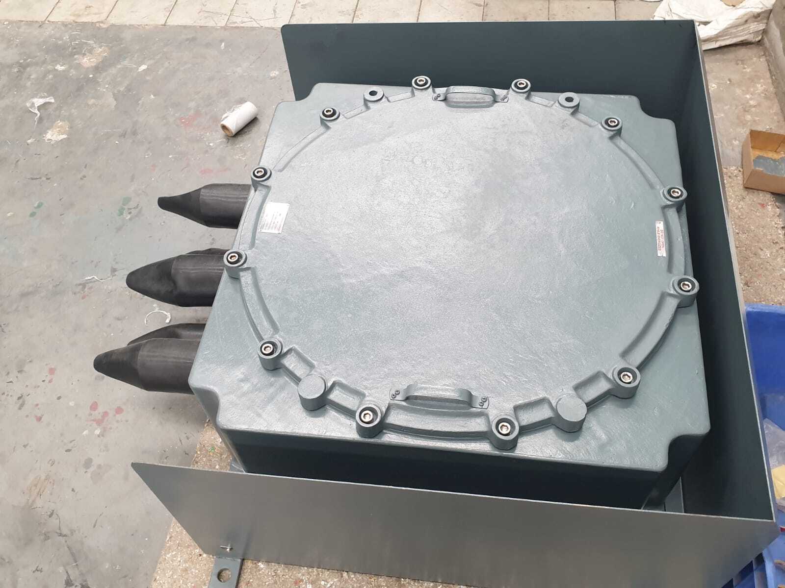Flameproof Proof Enclosure/explosion Proof Enclosure Cover Material: Metal Base