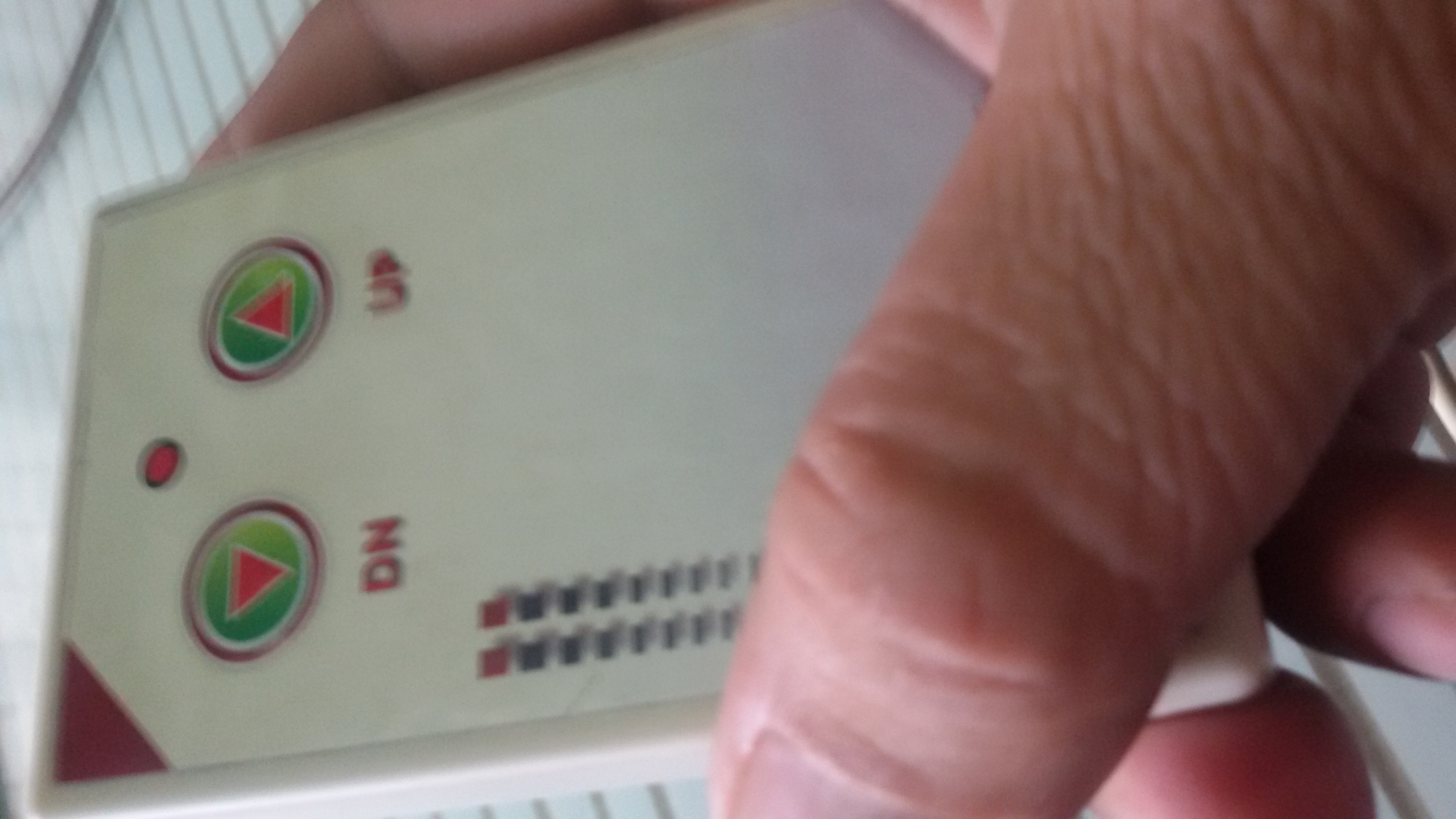 Supreme-token Display System - Rugged Metallic Body, Standard Size, Red Led | Wireless Remote Numeric Keypad, Auto Number Increment, Engaging Promotion Display