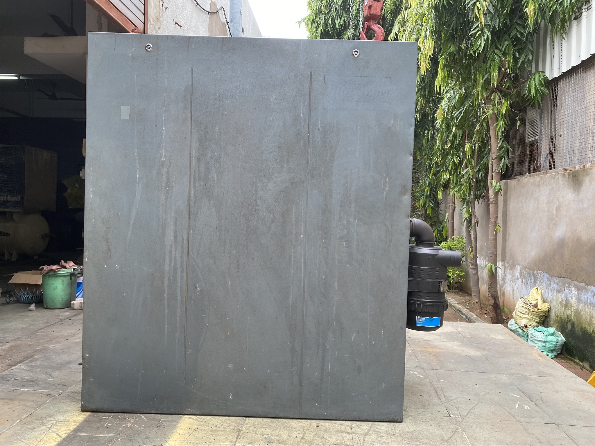 Used Air Compressor - 3 To 200 Hp, 10-800 Ft3/min Air Flow, Direct Drive, Lubricated, 1200x600x800 Mm, 1000 Kg, 440 Volt, 10 Working Pressure