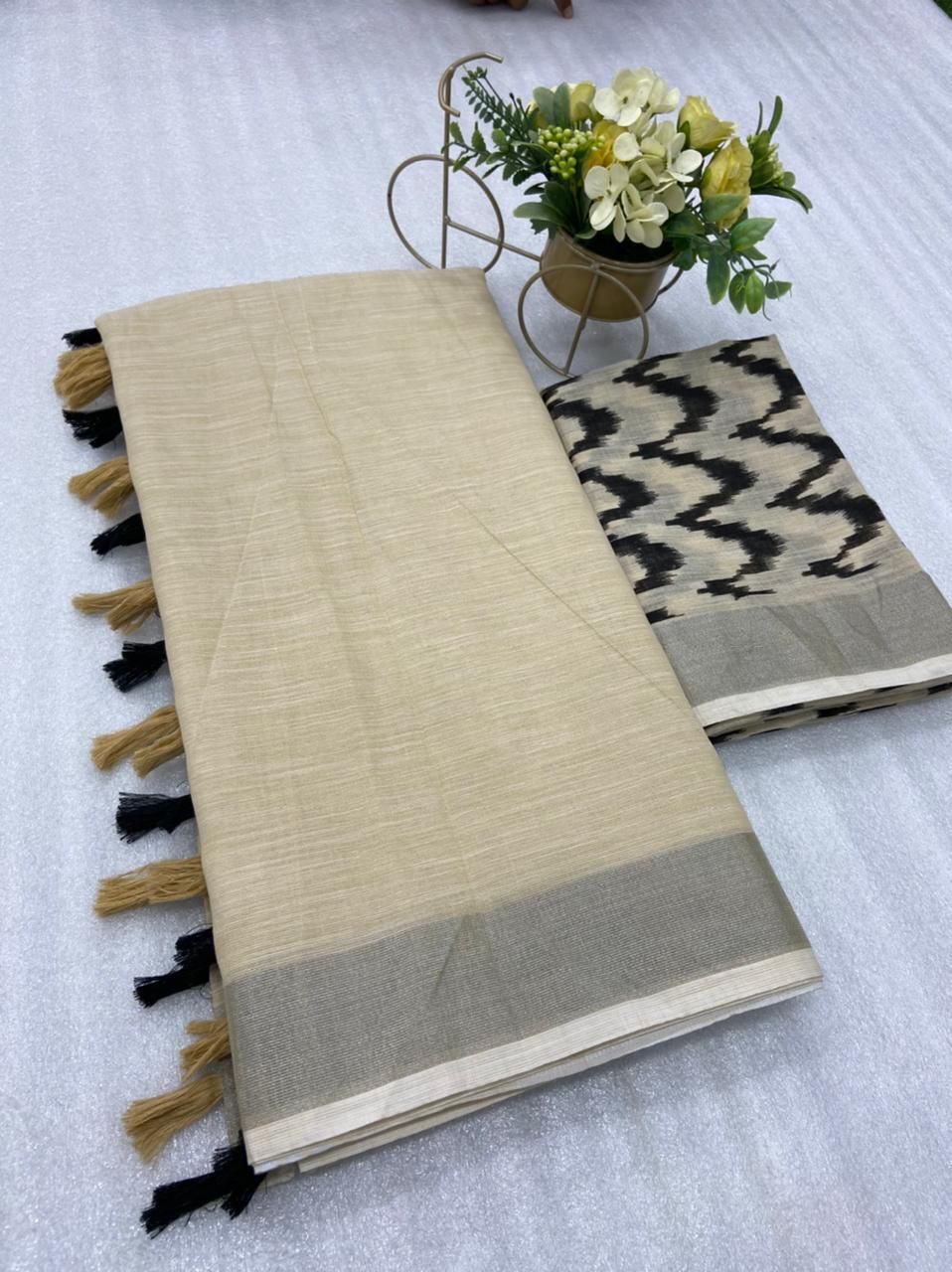 Stylish Linen Saree - 5.50 Mtr Length, 0.80 Mtr Blouse, Light Blue Color, Ikat Design | Handcrafted, Silver Lining Pallu, Comfortable And Elegant