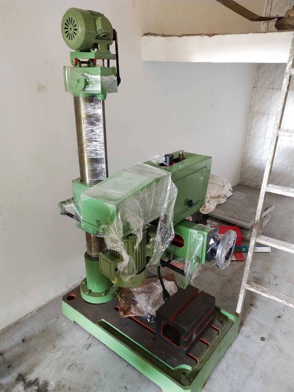 Multicolored 25 Mm Radial Drill Machine