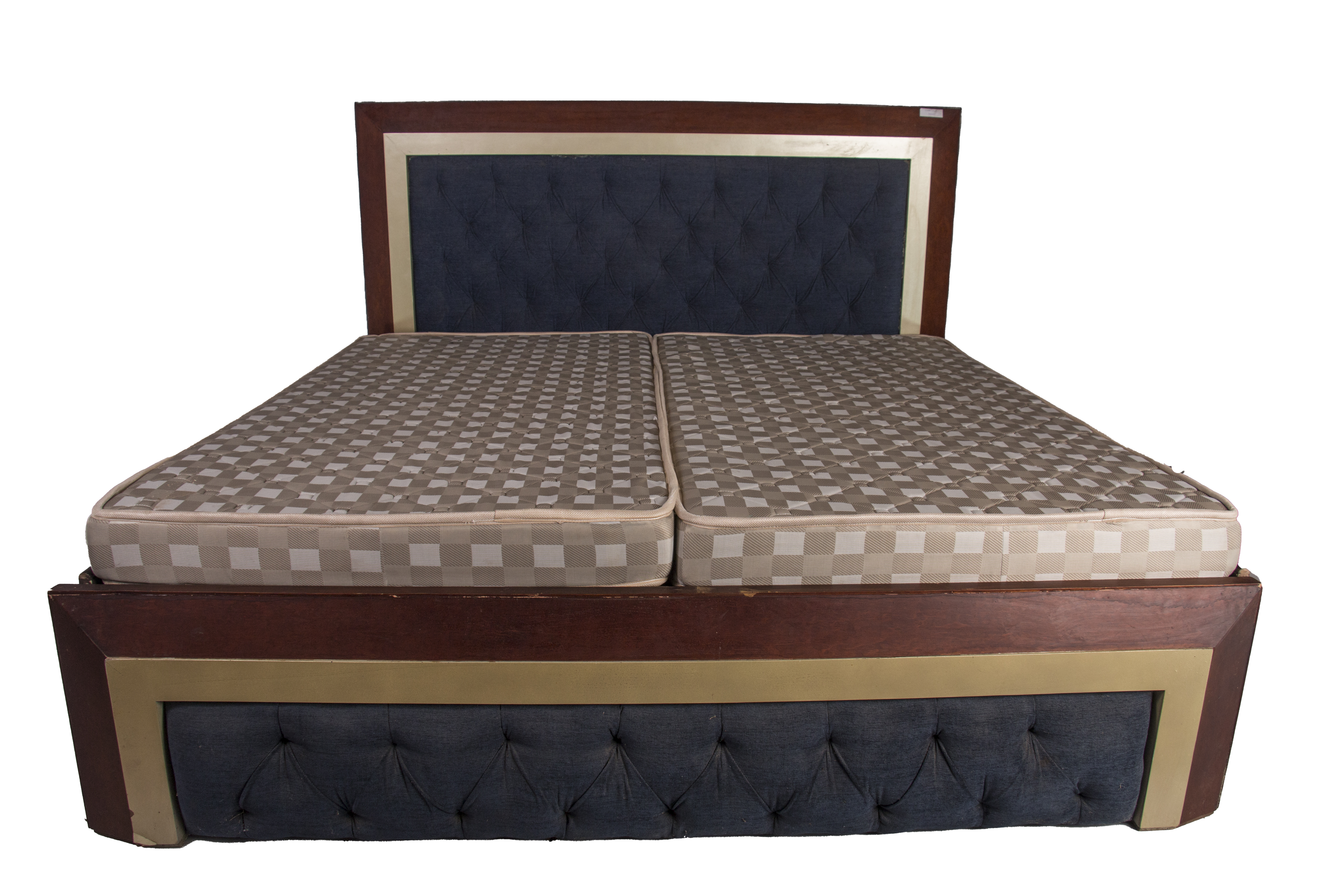 Crafted Elegance: Adhunika Luxury Wooden Bed Designs For Traditional India