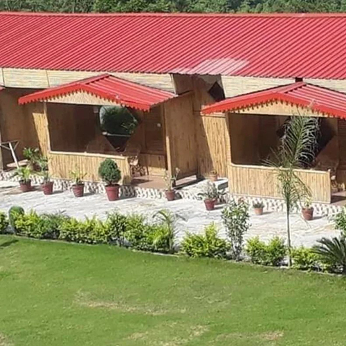 ब्राउन एंड रेड बैम्बू मेट्रो रूफ शीट हट
