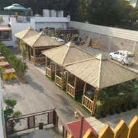 ब्राउन बैम्बू गज़ेबो