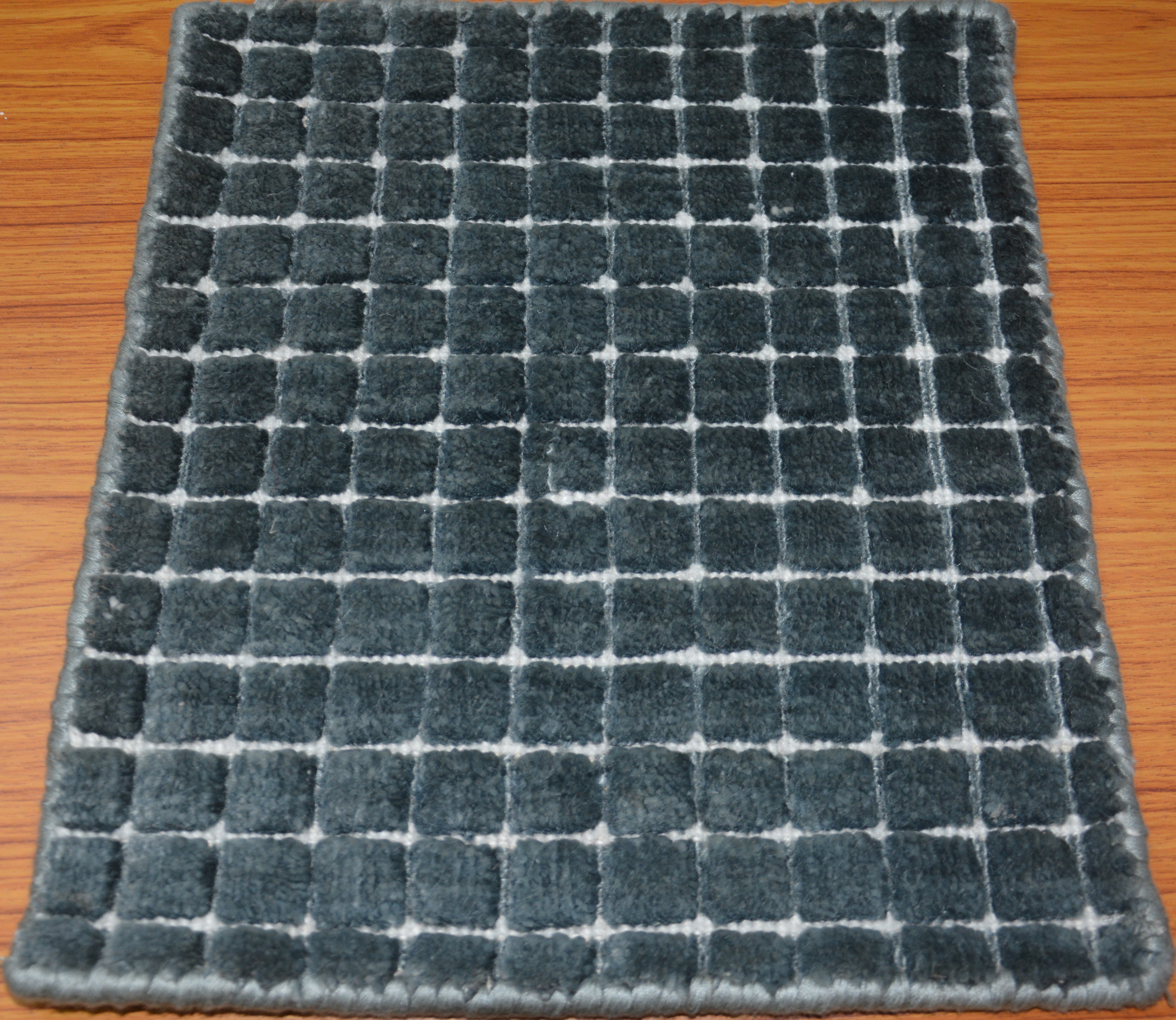 Designer Handloom Rugs Back Material: Anti-slip Latex