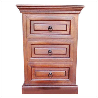 एंटीक लकड़ी के कैबिनेट