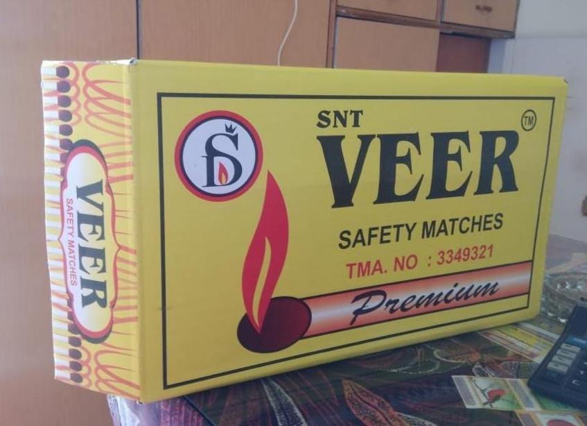 Match Stick - Cardboard Material, Box Size 50x35x14cm, Brown Splint Length 40mm | Features: Brown Match Head Color, Indian Splints, Match Box Type