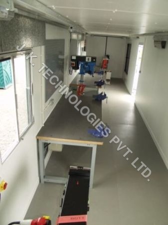 वर्क बेंच के साथ व्हाइट साइट वर्कशॉप कंटेनर