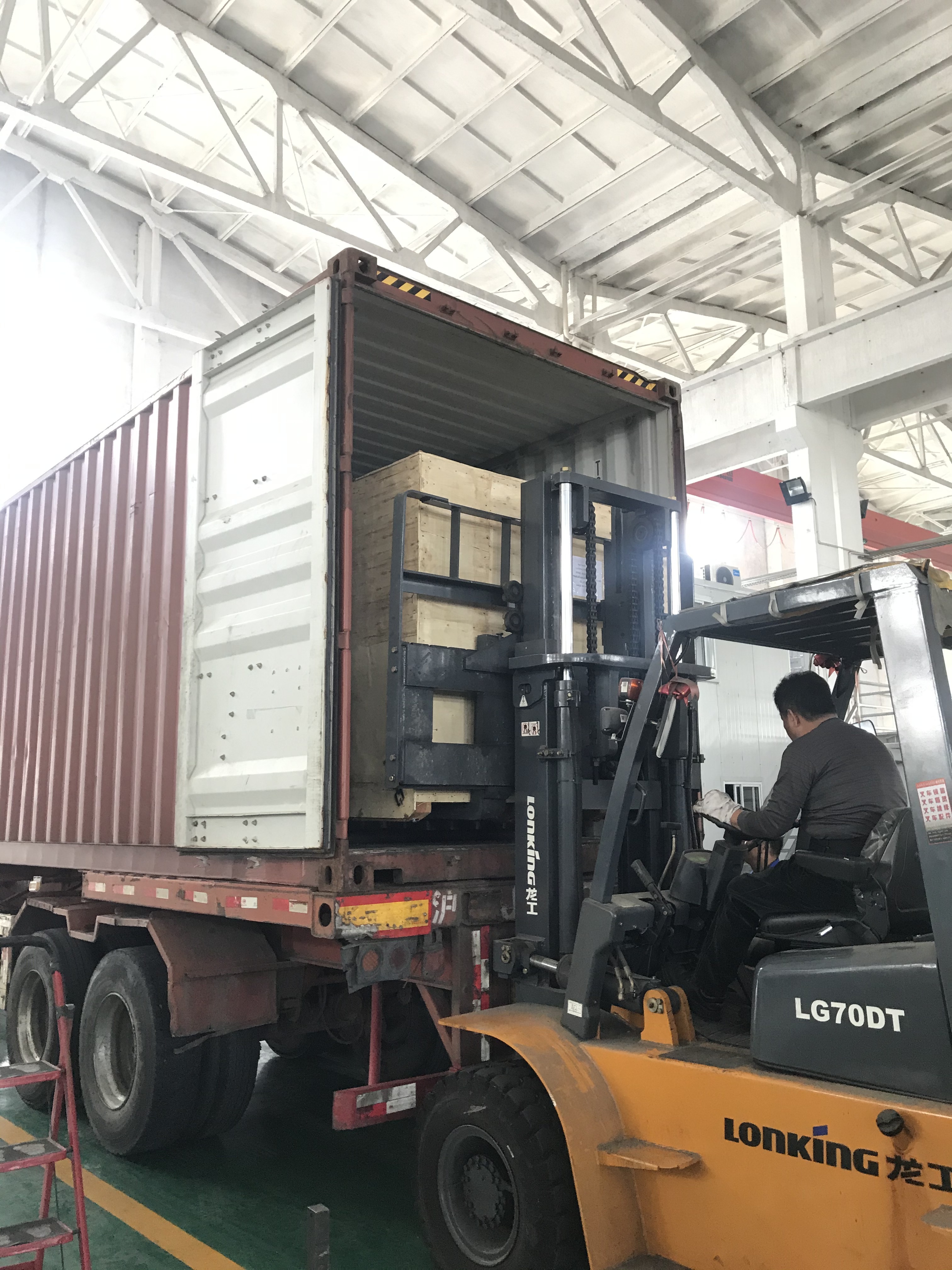 Threading Machine Of Shoe Polish Tubes Making Machine