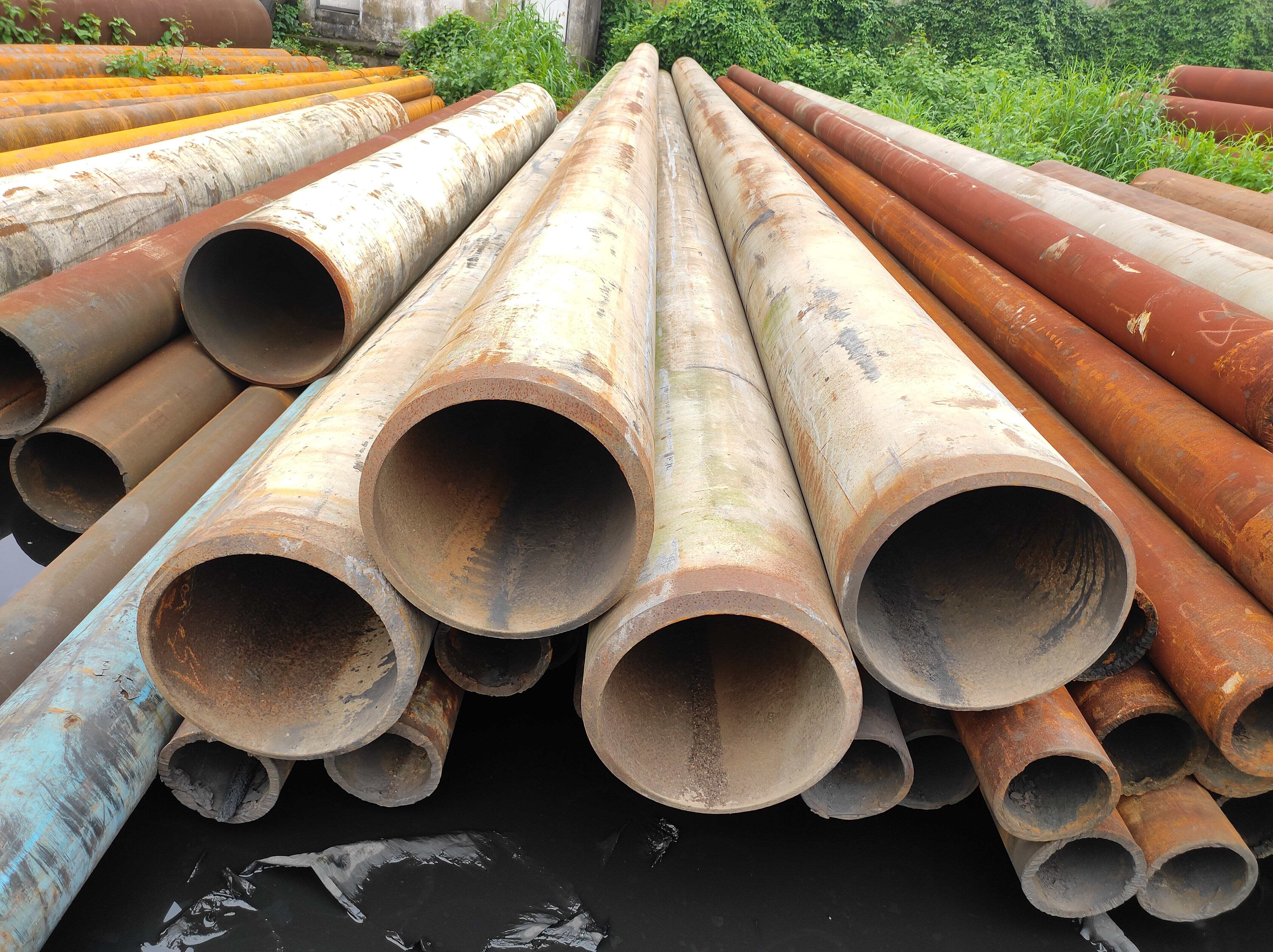 Grade 106 Seamless Pipes - Carbon Steel, 14" Sch 80, Outer Diameter 355.6 Mm, Thickness 19 Mm, Cold Drawn, Painted Surface, Non-alloy, Plastic End Protector