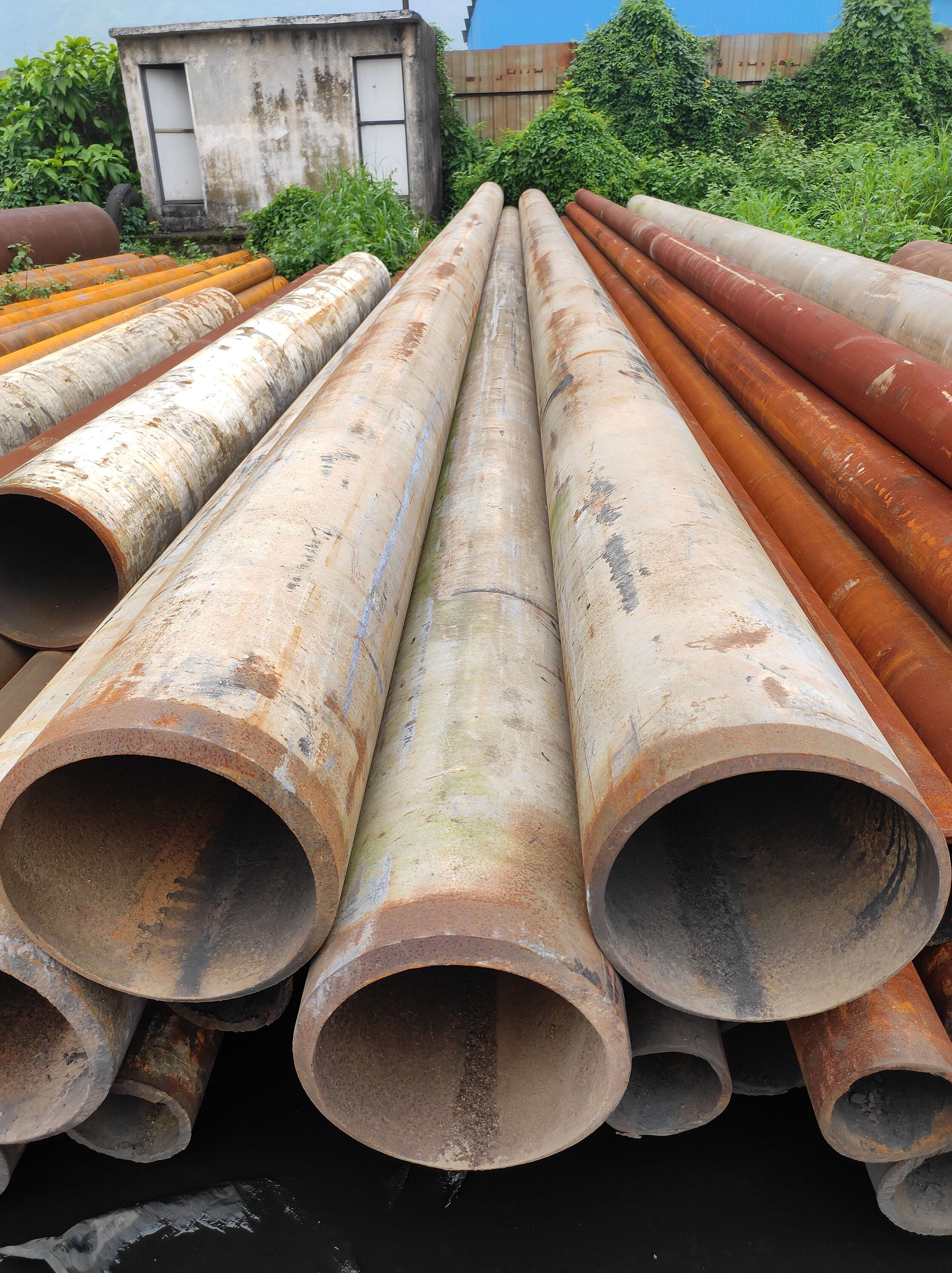 Grade 106 Seamless Pipes - Carbon Steel, 14" Sch 80, Outer Diameter 355.6 Mm, Thickness 19 Mm, Cold Drawn, Painted Surface, Non-alloy, Plastic End Protector