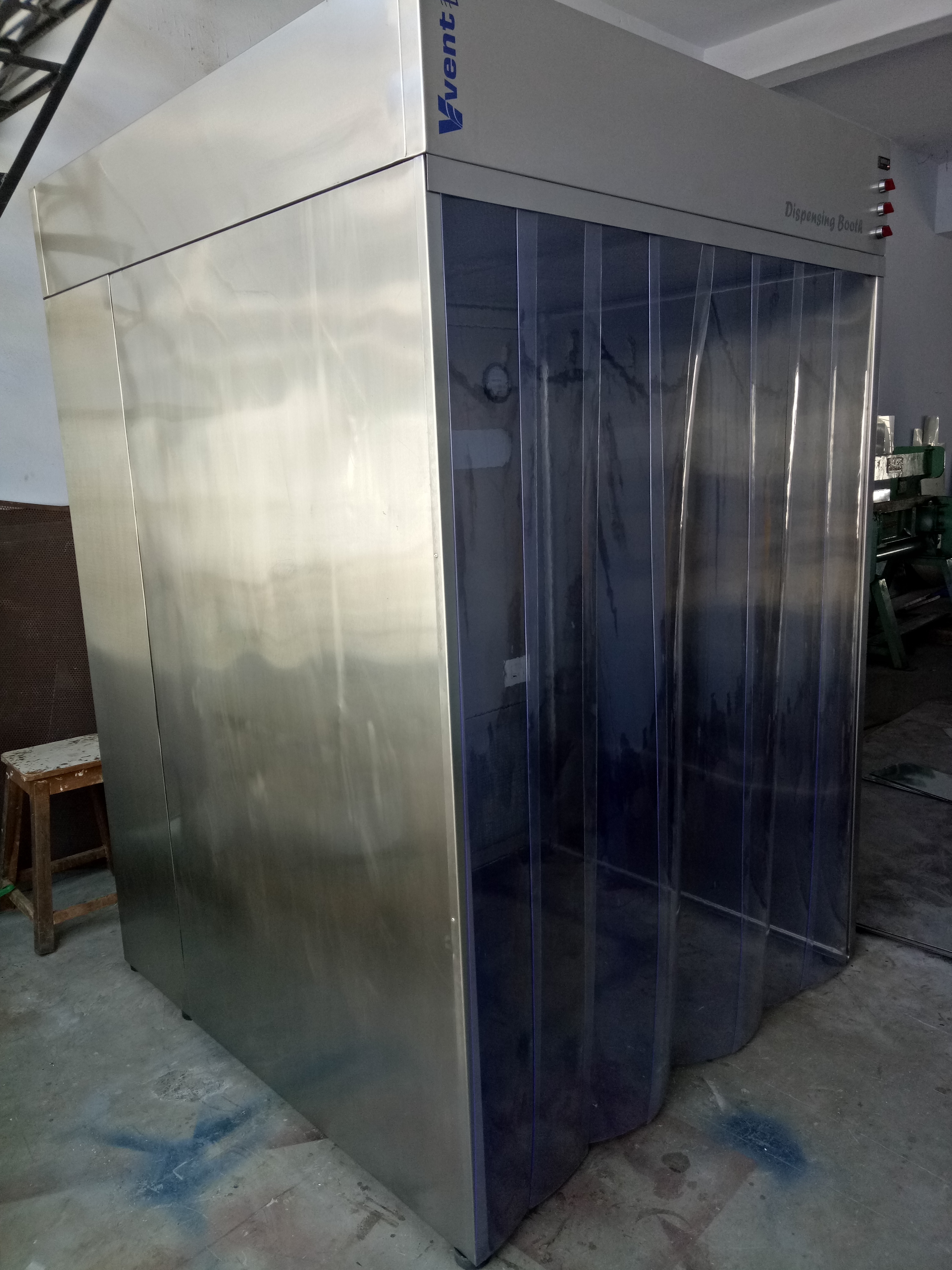 Powder Dispensing Booth - Dimension (L*w*h): 1830 (W) X 1220 (D) X 2000mm (Ht Millimeter (Mm)