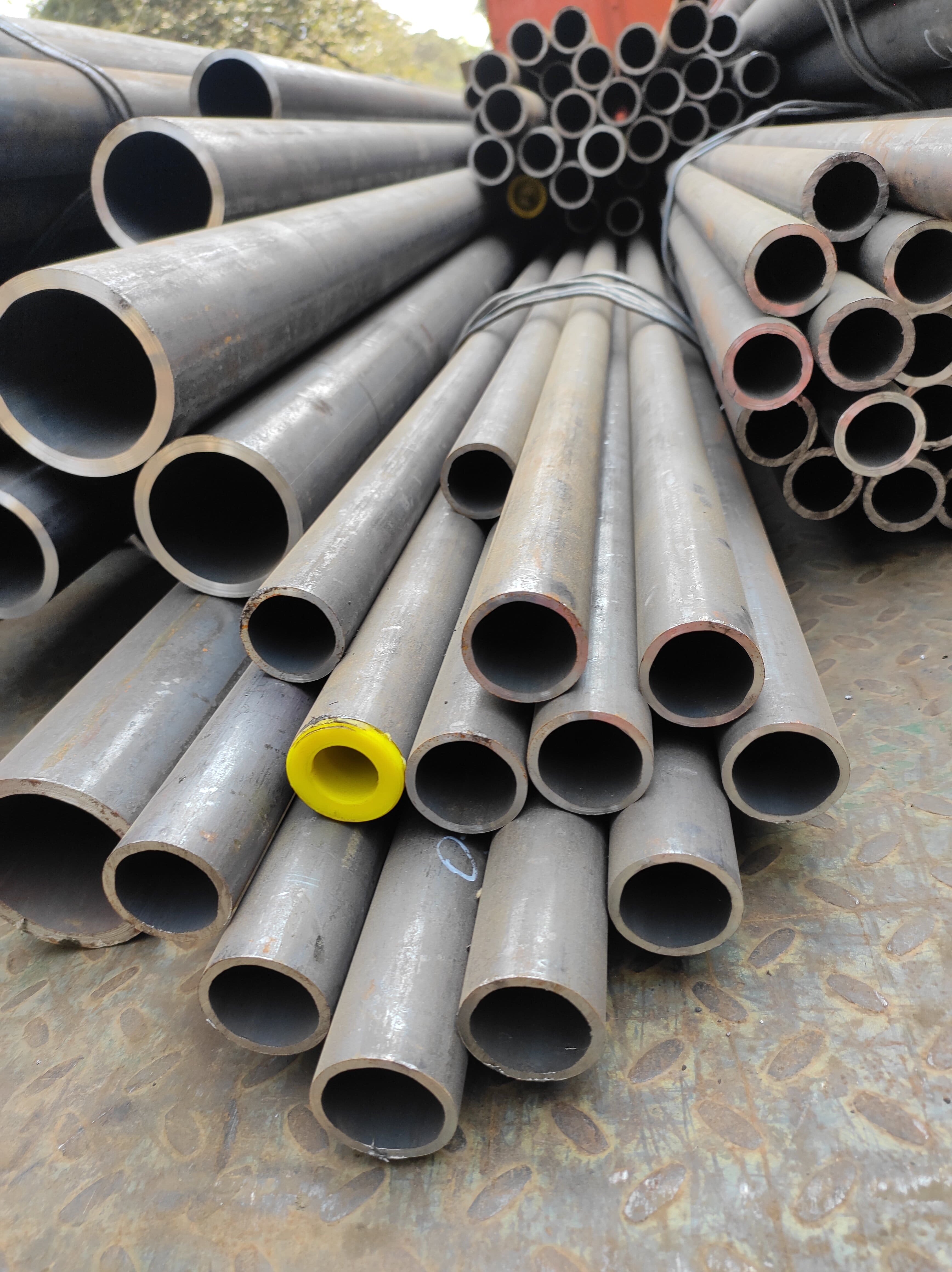 Grade A333 Seamless Pipes Length: 6  Meter (M)