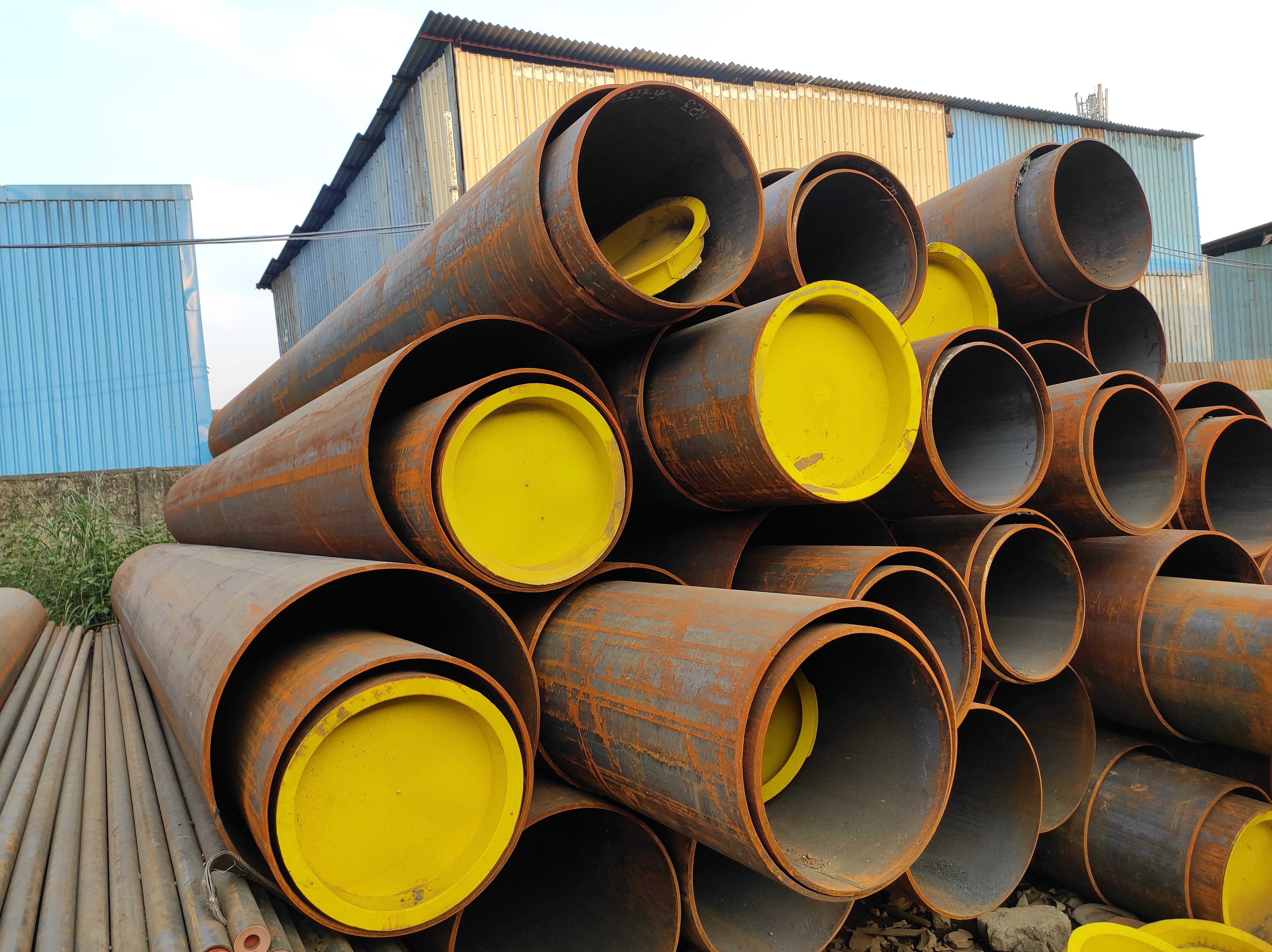 Ms Pipes - Carbon Steel Seamless Round Pipe, 14 Inch Outer Diameter, 11 Mm Thickness, 6 To 12 Meter Length, Astm A106 Grade B, Galvanized Finish, Flanged Ends