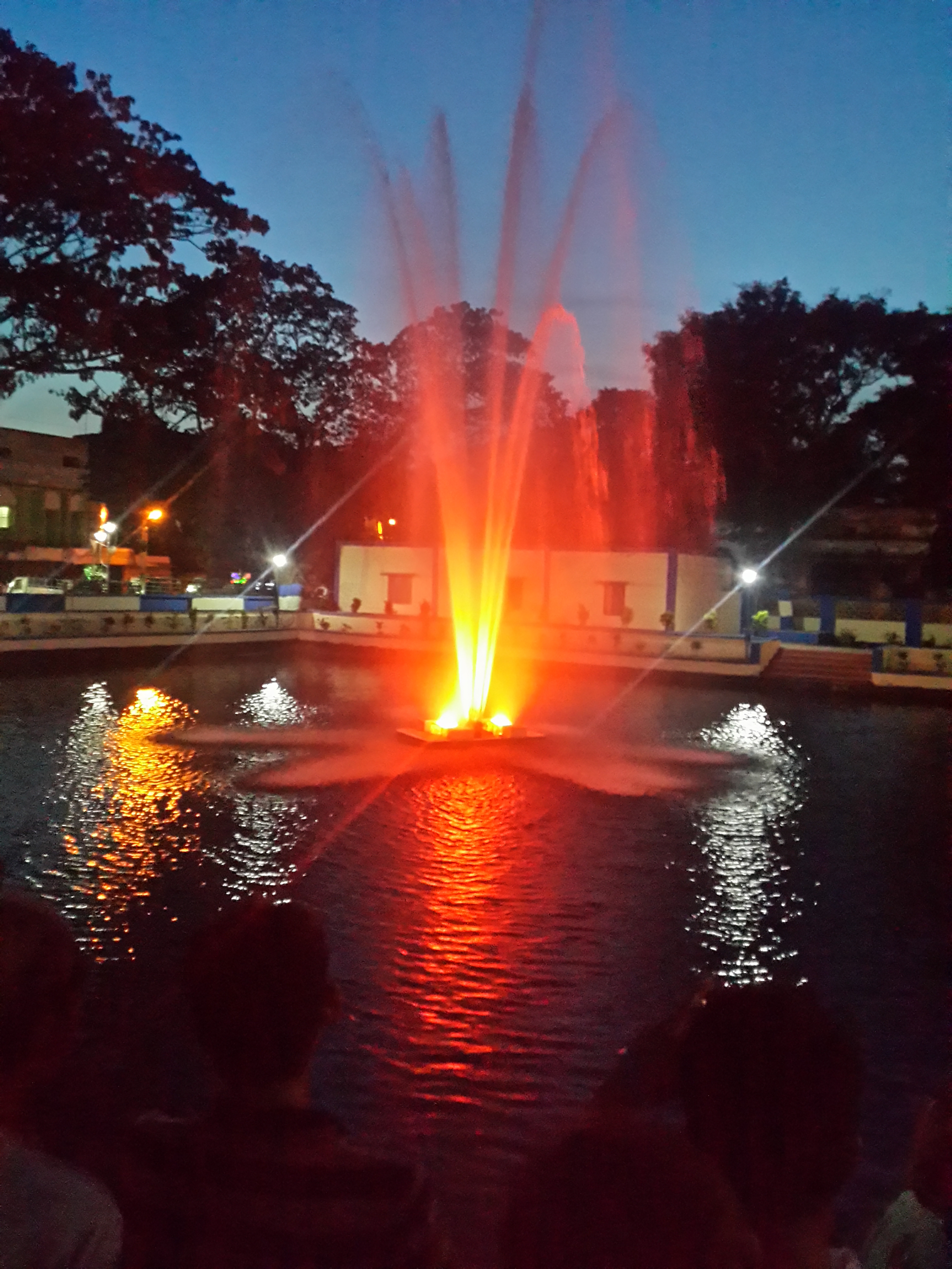Floating Fountain - Color: Rgb