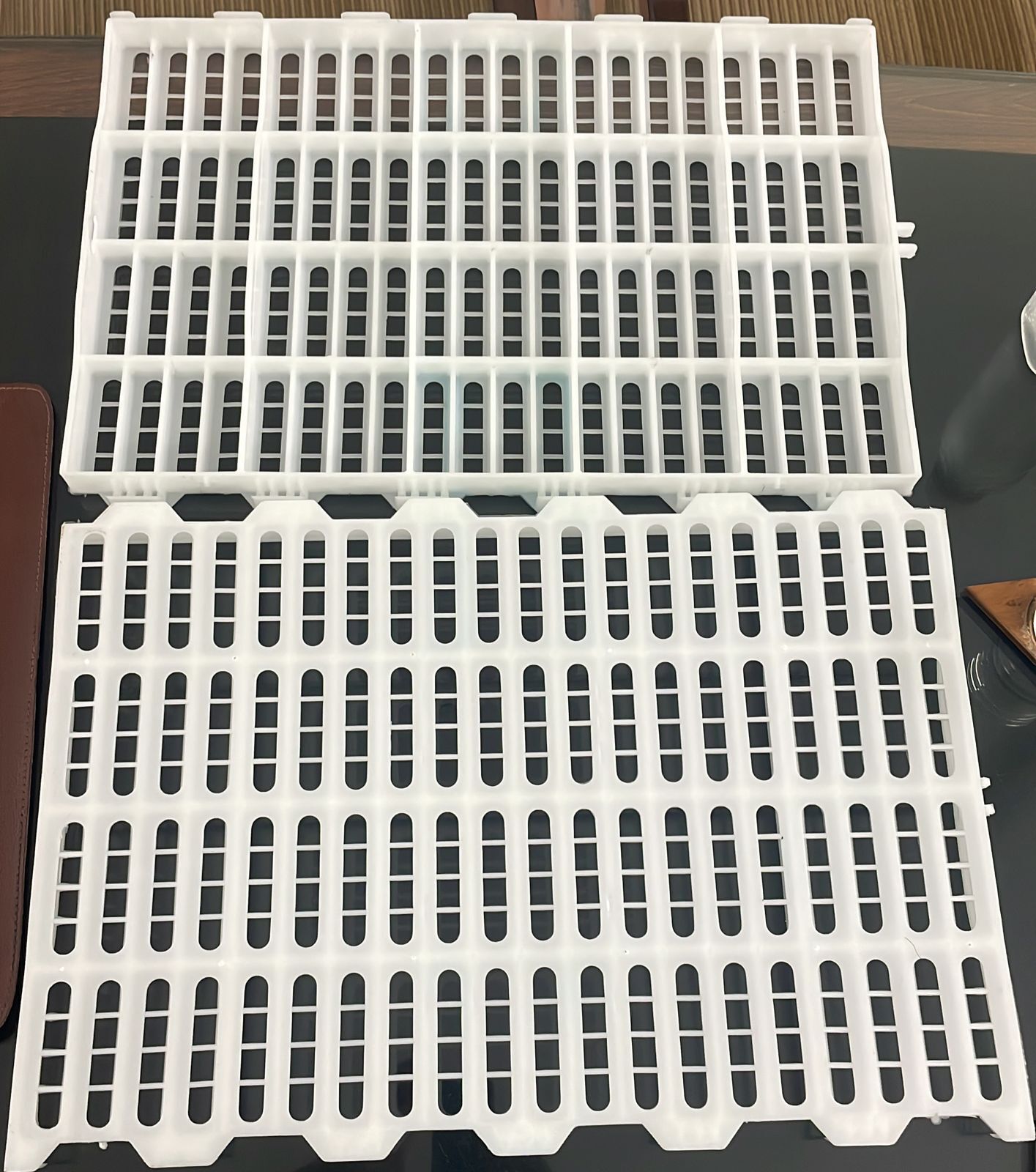 Poultry Slates - Hdpe, 600 Mm Size, 1200 G Weight | Interlocking Slats Design For Waste Management And Easy Maintenance