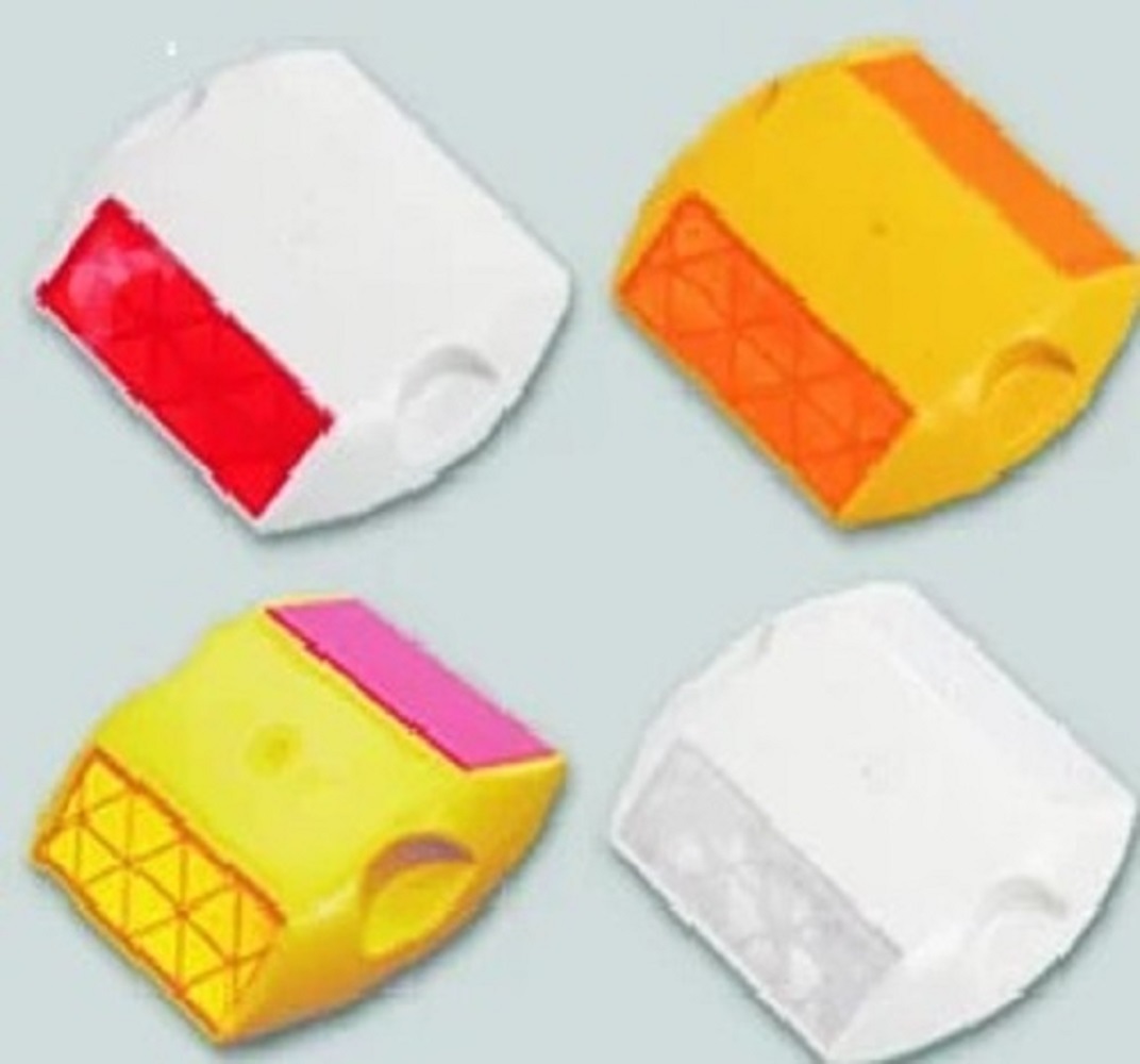 Road Stud - Plastic, 50x50x50 Mm, White | High Reflectivity, Surface Mount, Ideal For Road Marking And Pedestrian Safety