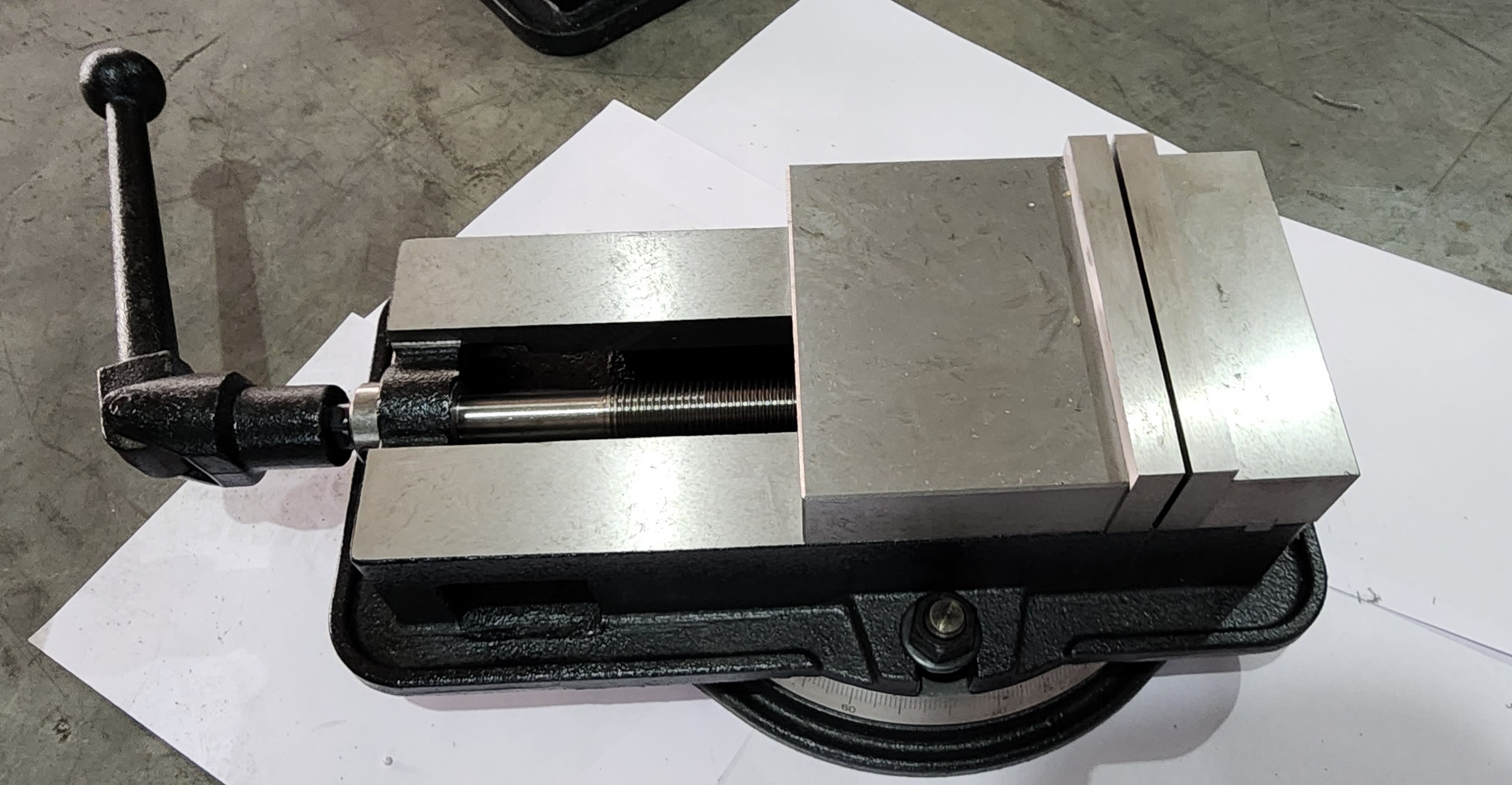Swivel Base Milling Machine Vice - Metal, Multi-colored Painted Surface | 220v Maximum Clamping, Adjustable Jaw For Precision Clamping