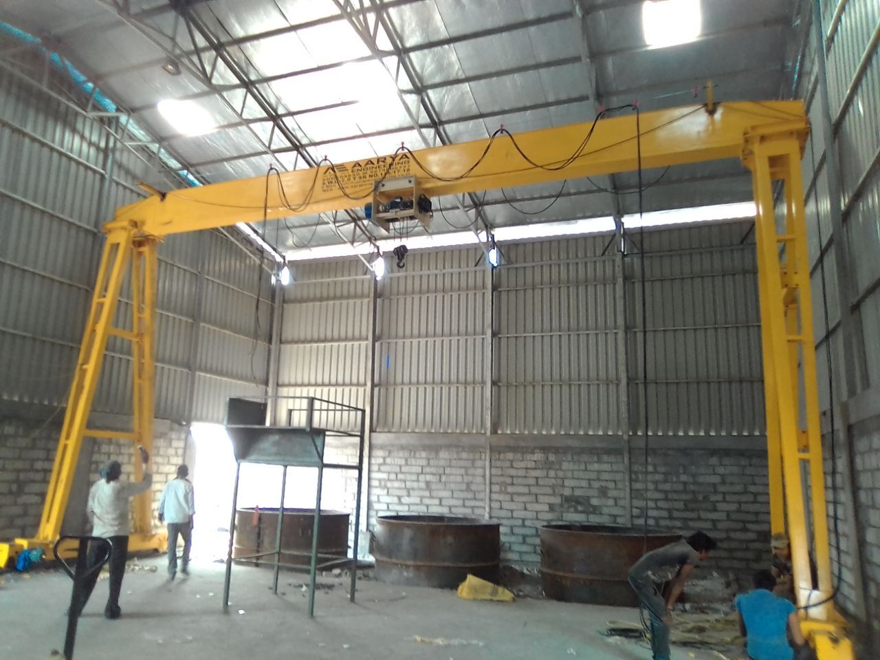 Goliath Crane - 1 To 50 Ton Load Capacity | Yellow, Efficient Performance, Low Maintenance