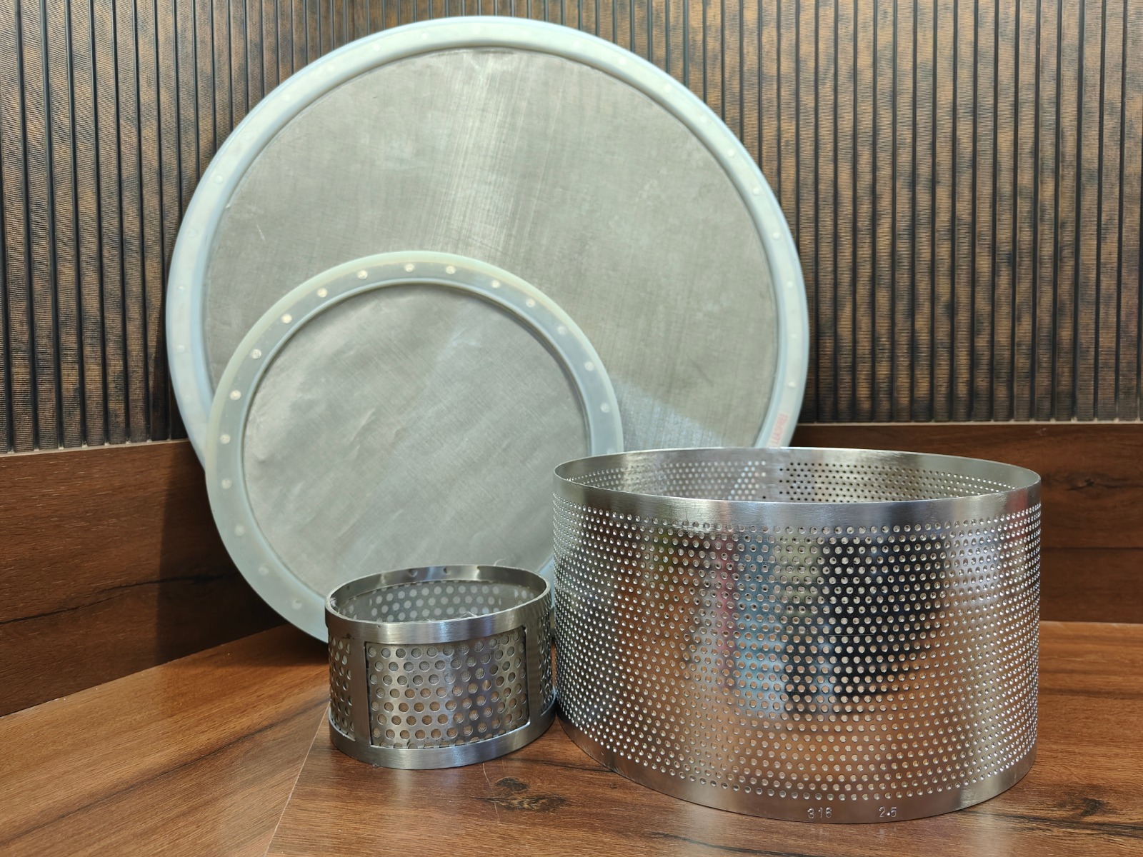 White Multi Mill Sieve And Gasket