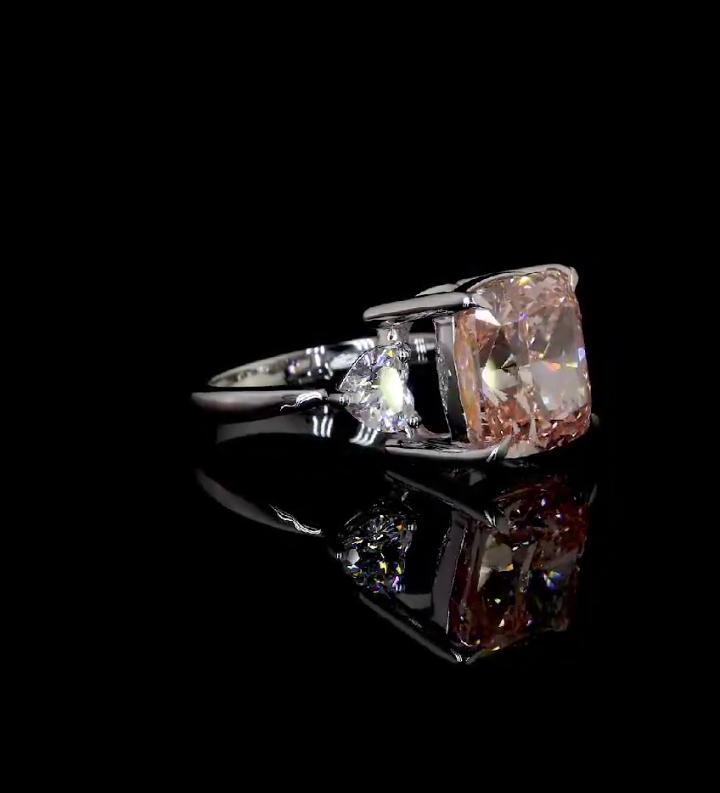 Cushion Fancy Vivid Pink Diamond Ring - Diamond Clarity: Vs1 at