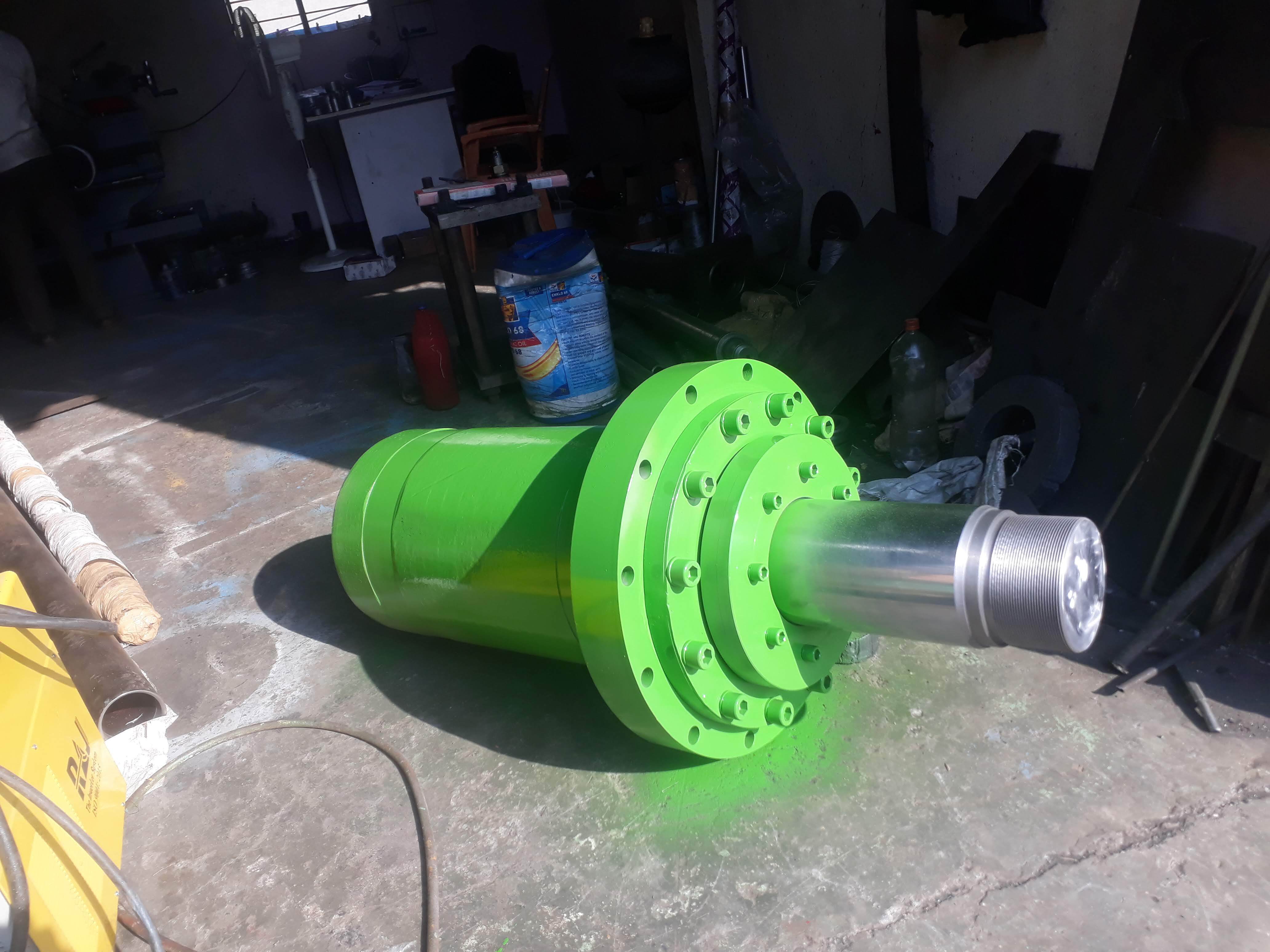 Industrial Tie Rod Hydraulic Cylinder - Color: White