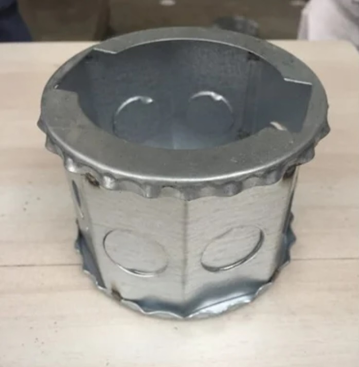 Gi And Ms Concealed Round Box