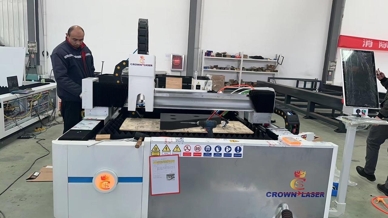 Fiber Laser Cutting Machine - High-speed Precision For Steel & Aluminium , Automatic Operation With 24-hour Capacity And One Year Warranty