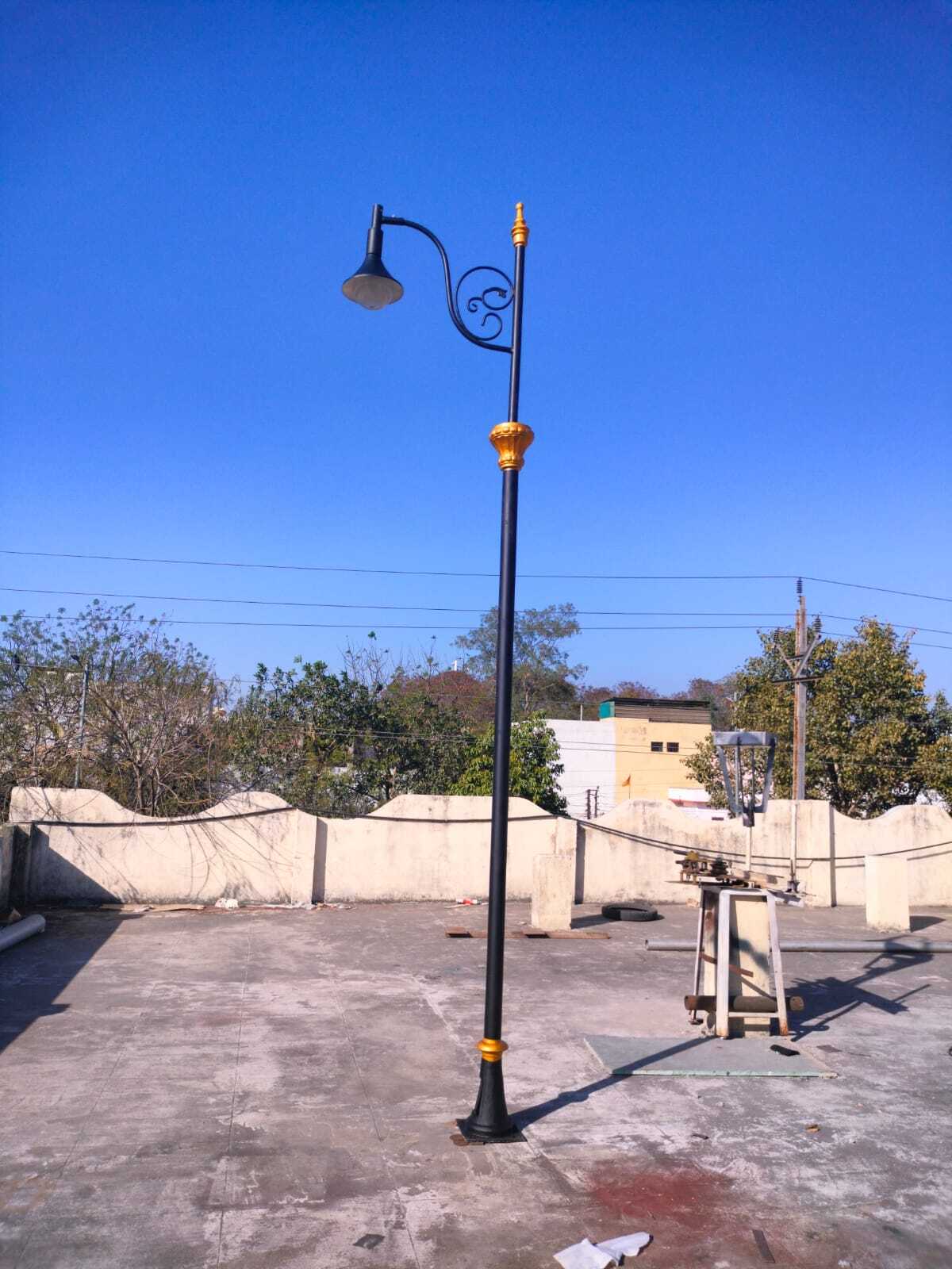 Single Arm Pole
