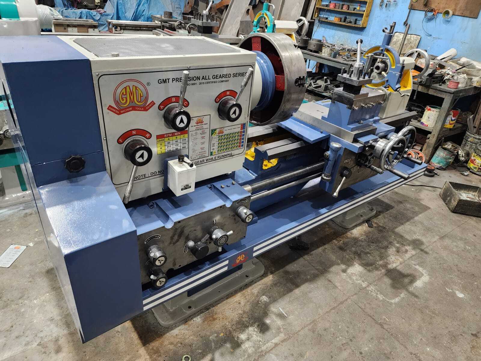 Automatic 5.06 Feet Geared Heavy Duty Lathe Machine