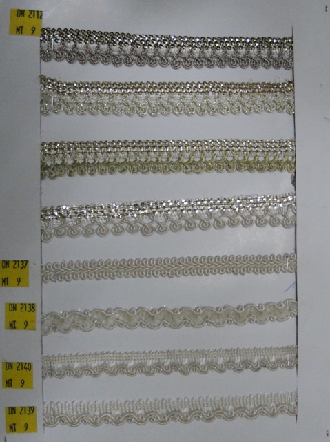 शैलीदार ब्रेडिंग लेस