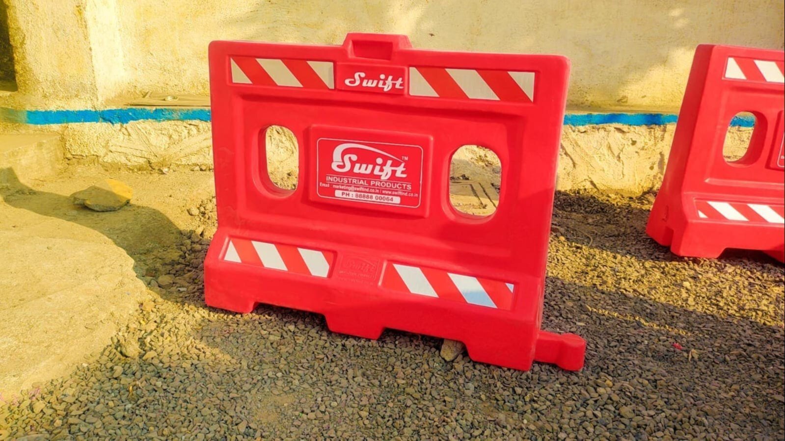 1 Mtr L Shape Barricade - Color: Red