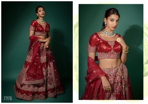 एथनिक चेरी रेड नेट सेमी-स्टिच्ड एम्ब्रॉयडरी लहंगा चोली अनस्टिच्ड ब्लाउज और दुपट्टे के साथ