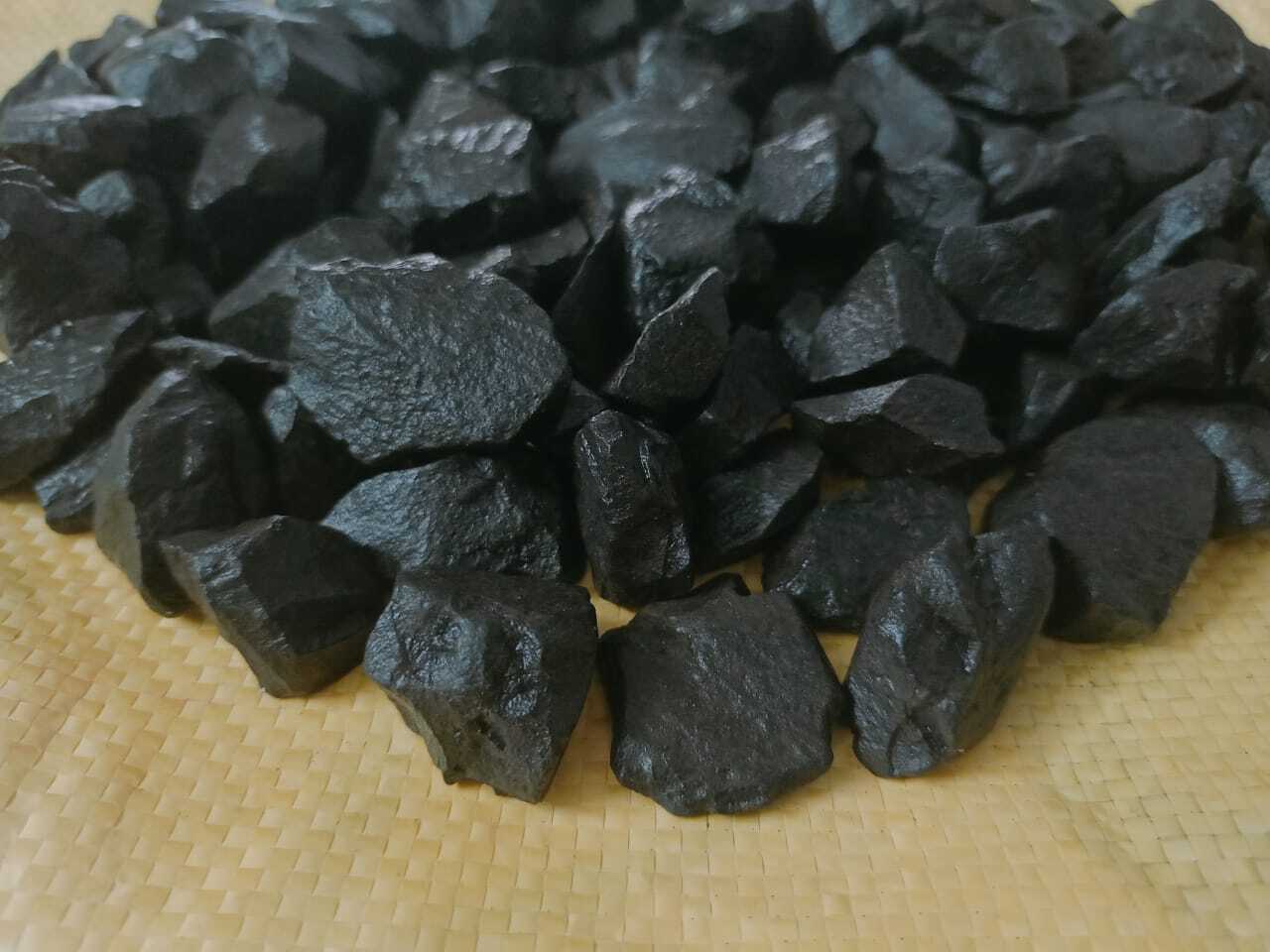 Jet Black Marble Chips And Decorative Landscaping Stone Aggregate With Resin Coating Polished