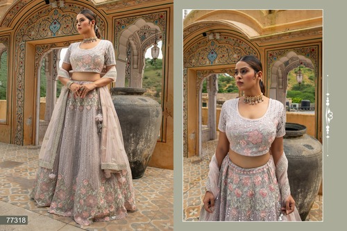 एथनिक लाइट पर्पल फुल नेट बेस ज़र्कन वर्क सेमी-स्टिच्ड लहंगा चोली दुपट्टा-77318 के साथ