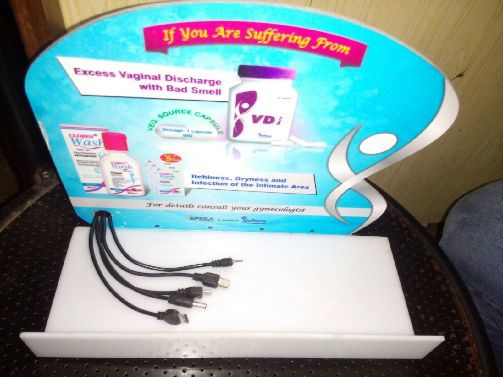 Table Top Mobile Charging Stand Body Material: Acrylic